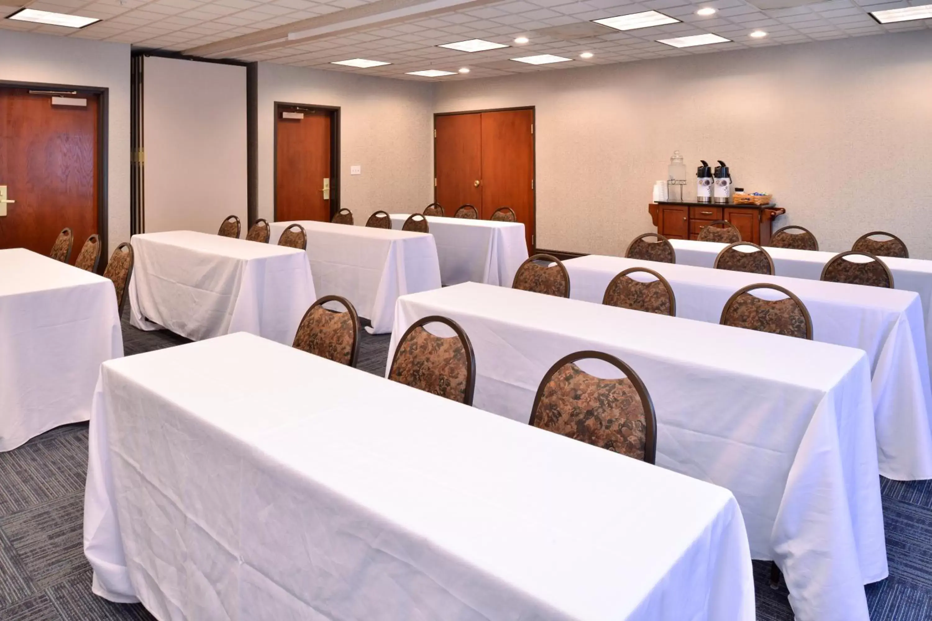 Meeting/conference room in Holiday Inn Express Portland West/Hillsboro, an IHG Hotel