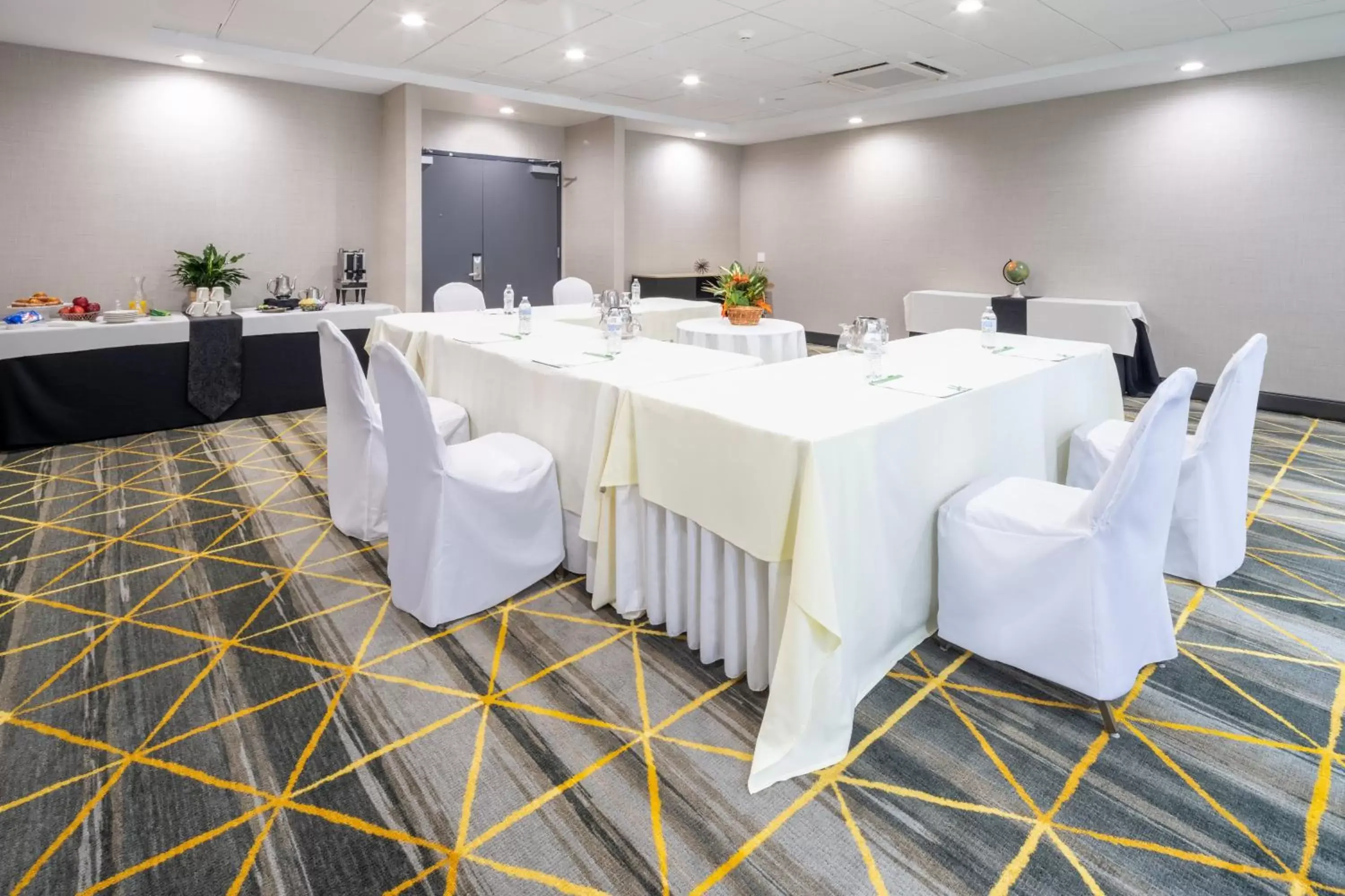 Meeting/conference room in Holiday Inn - Long Island - ISLIP Arpt East, an IHG Hotel