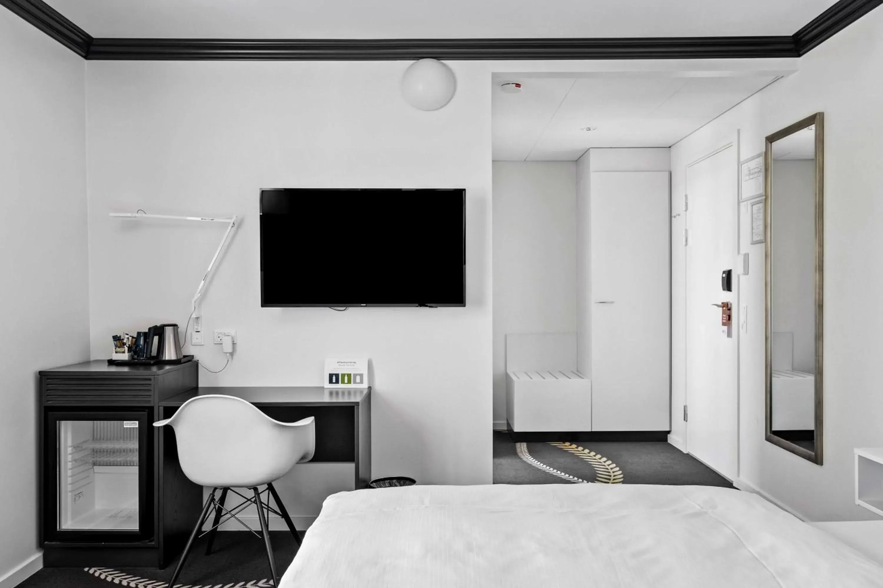 Bedroom, TV/Entertainment Center in Best Western Plus Hotel Eyde