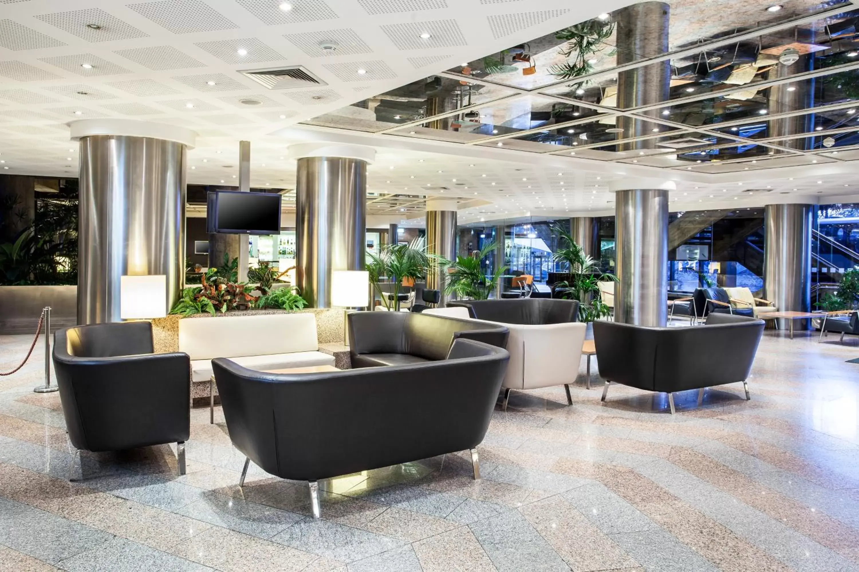 Lobby or reception in Holiday Inn Lisbon-Continental, an IHG Hotel