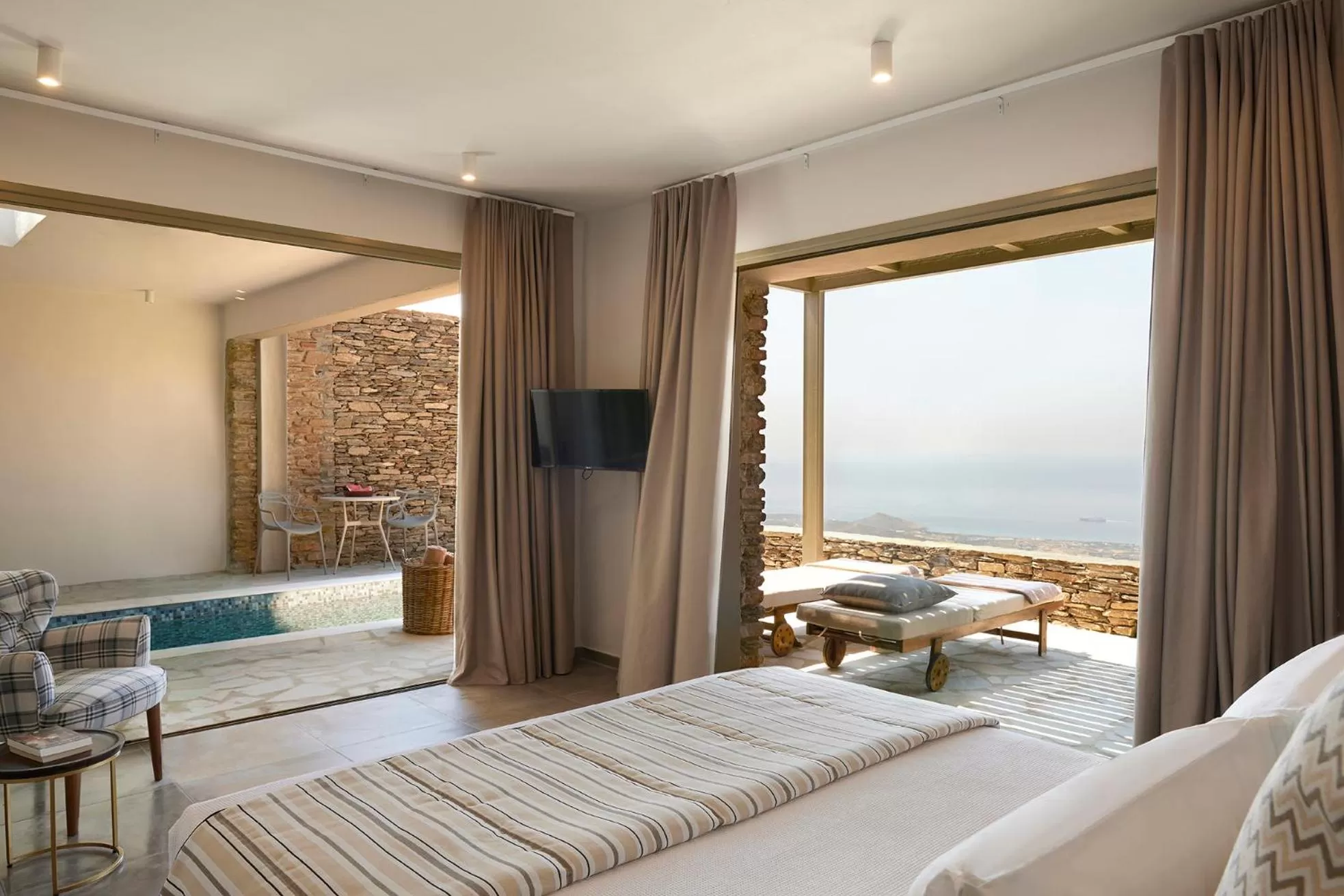 Sea view, Bed in Aeolis Tinos Suites