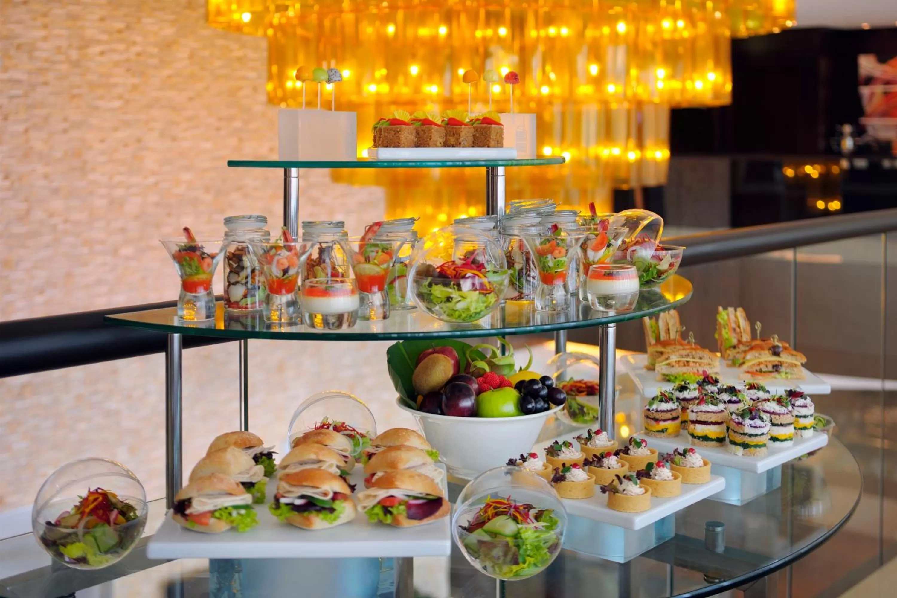 Restaurant/places to eat in Mövenpick Hotel Jumeirah Lakes Towers Dubai