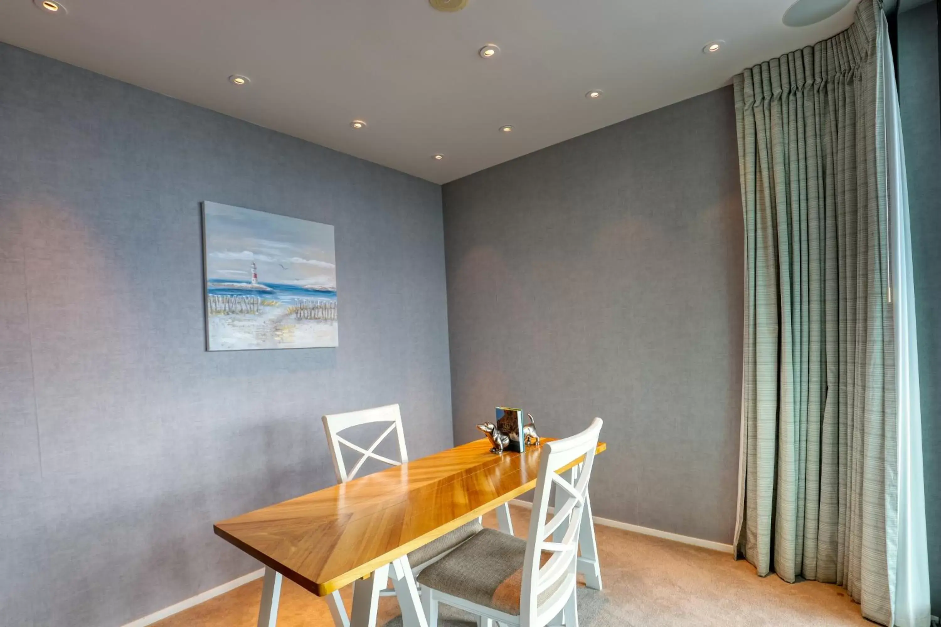 Dining area in Ramada Suites by Wyndham Nautilus Orewa