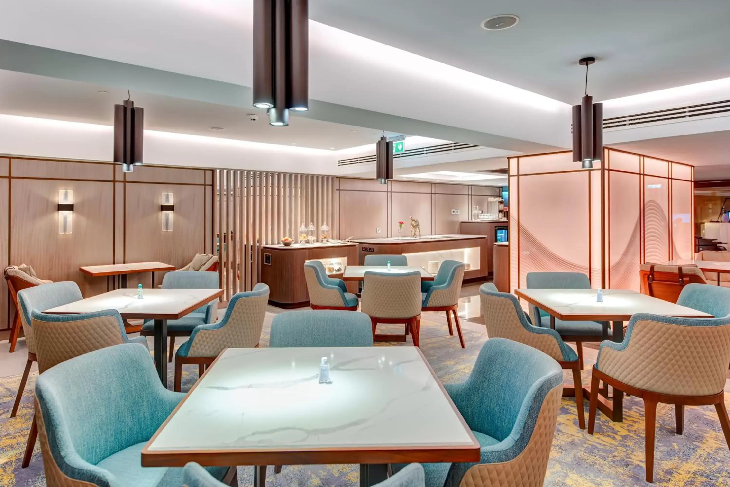 Lounge or bar, Restaurant/Places to Eat in InterContinental Muscat, an IHG Hotel