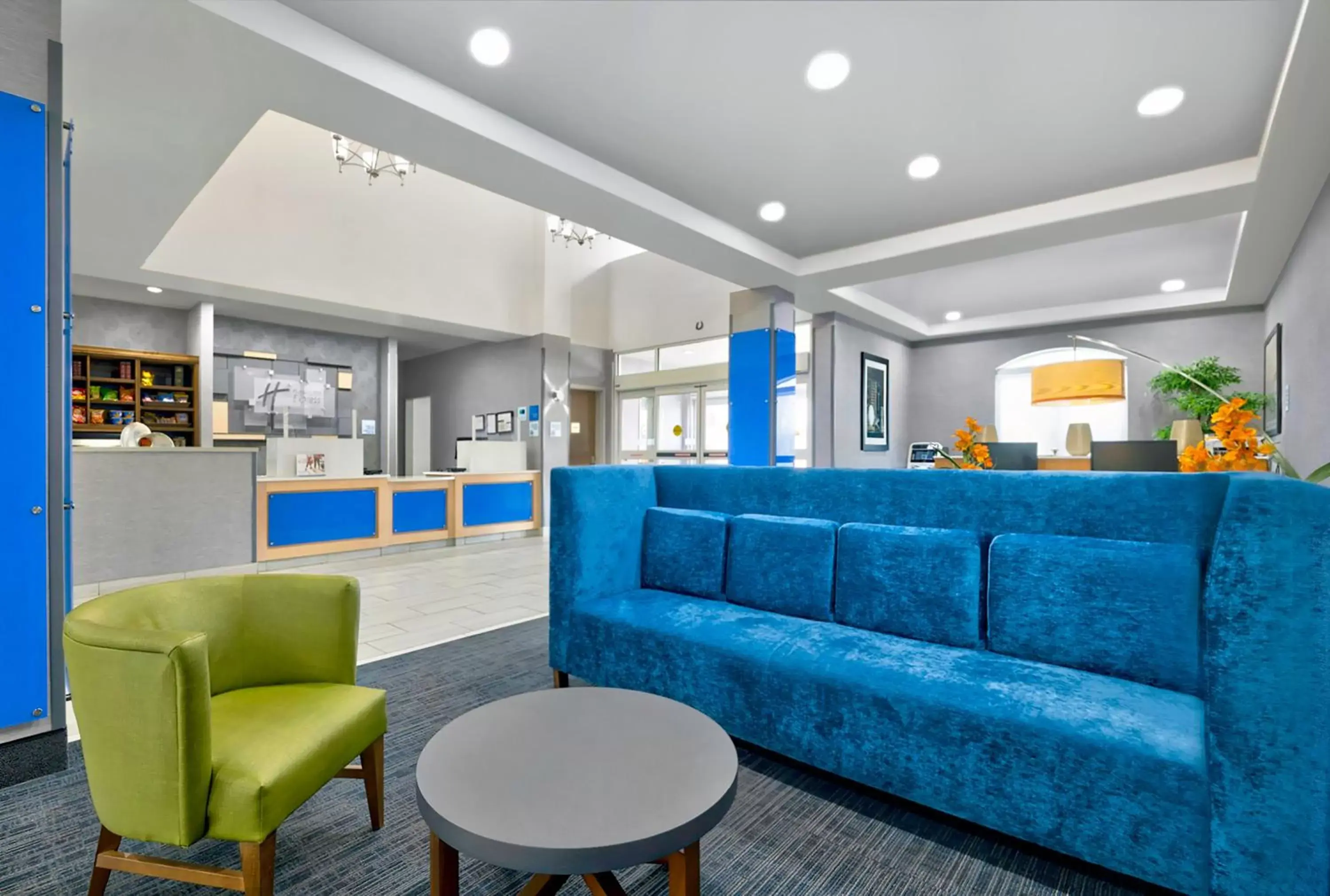 Property building, Lobby/Reception in Holiday Inn Express Hotel & Suites Kansas City - Grandview, an IHG Hotel