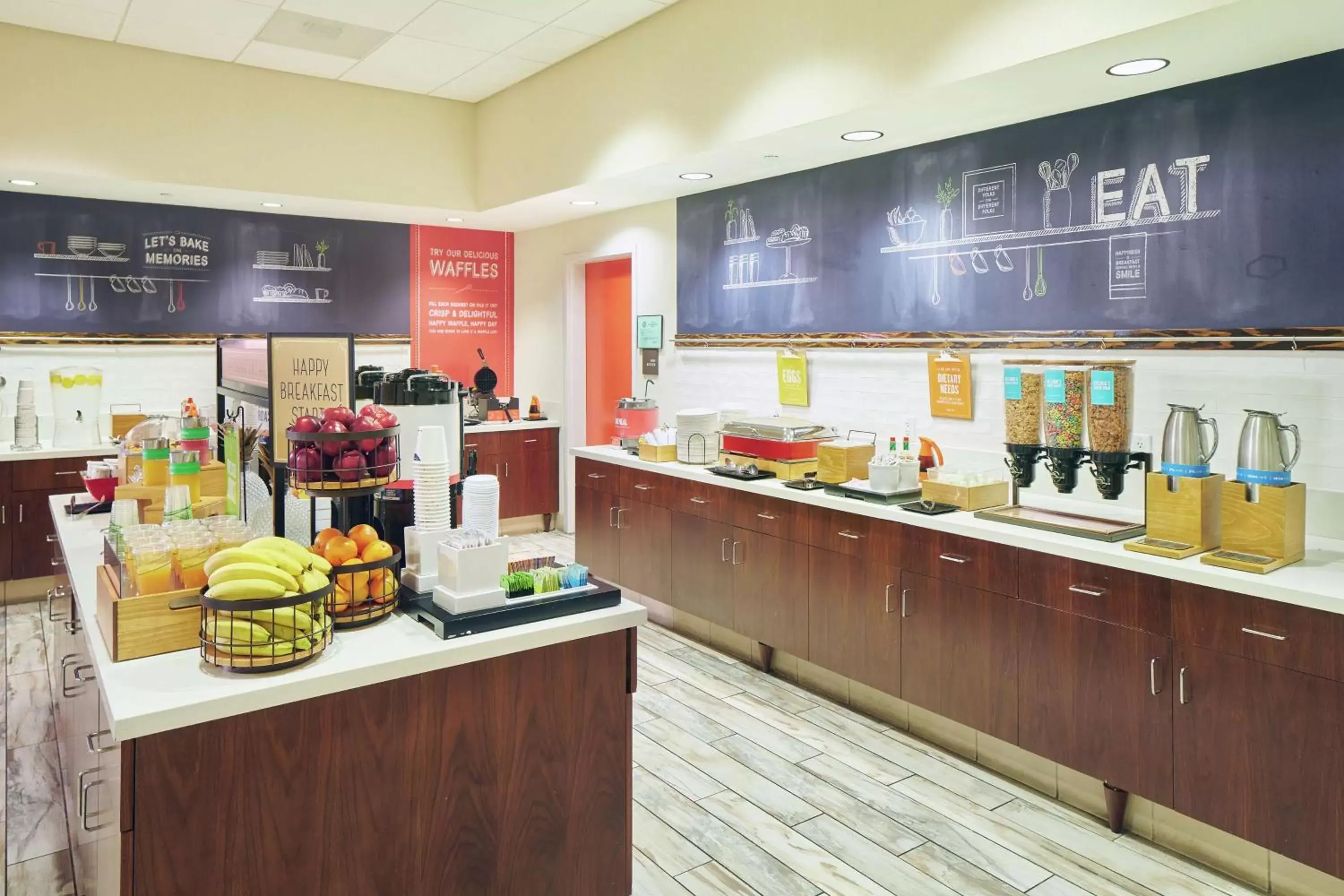 Breakfast, Food in Hampton Inn & Suites Oahu/Kapolei, HI - FREE Breakfast