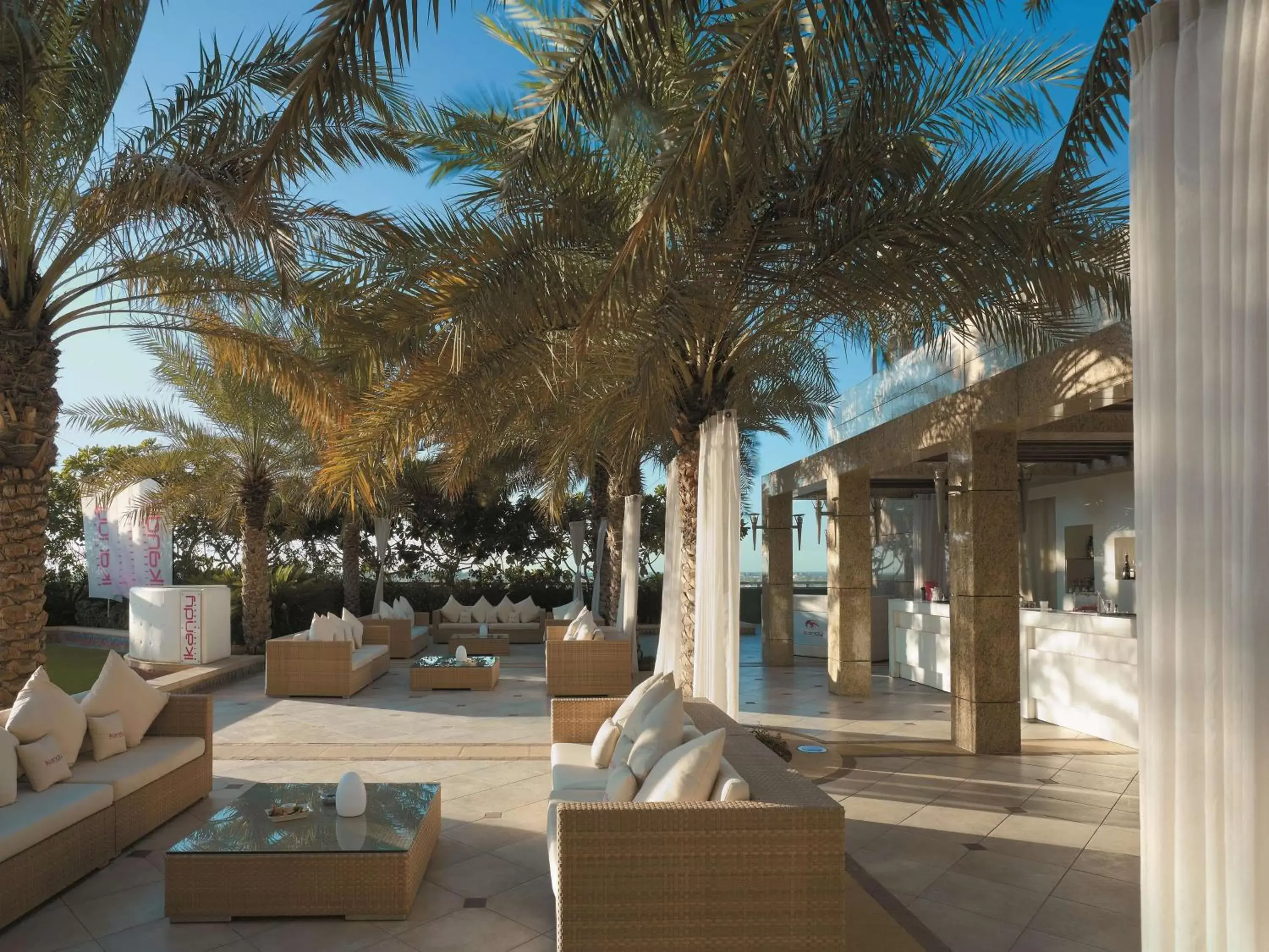 Lounge or bar in Shangri-La Dubai