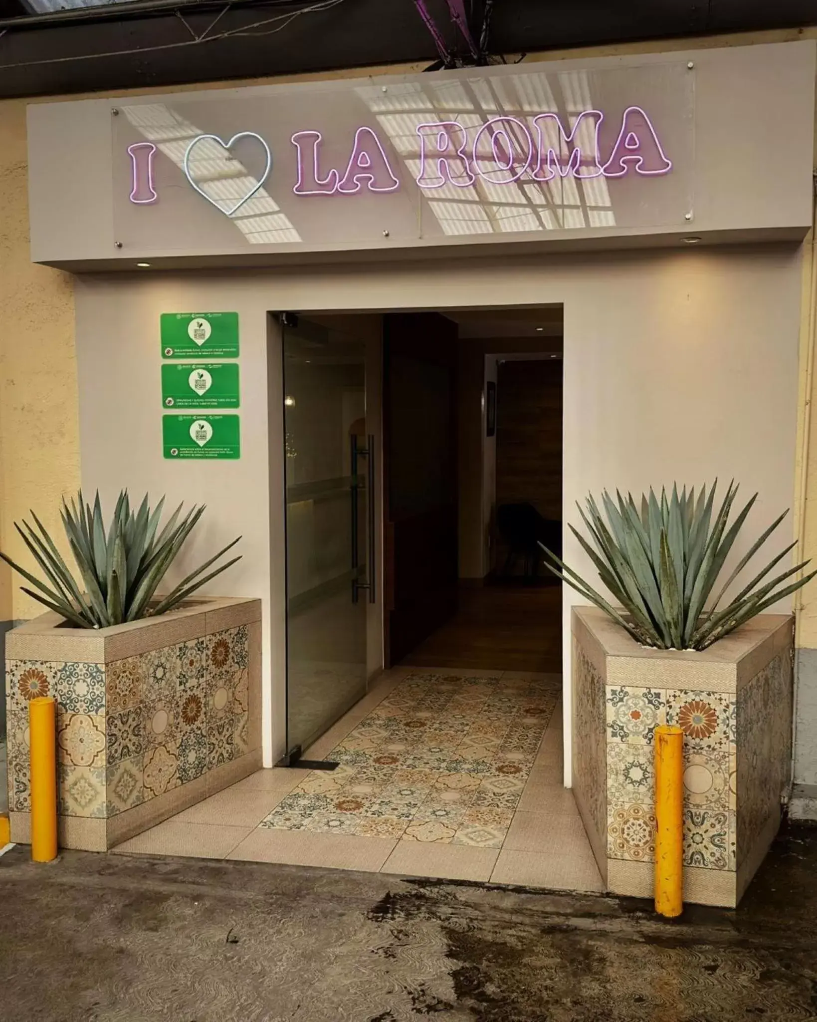 Facade/entrance in Hotel Monarca