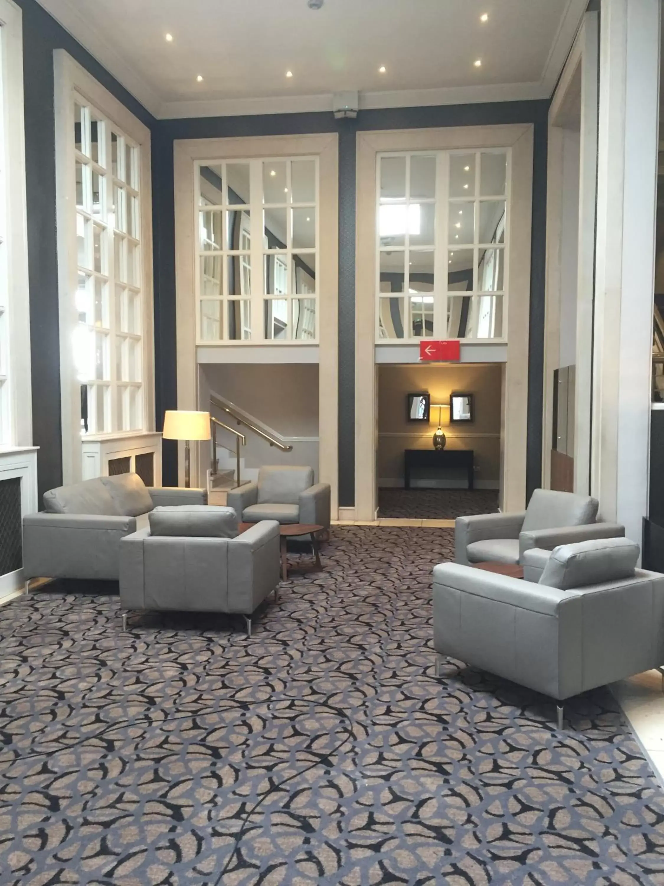 Lobby or reception, Lounge/Bar in Park Inn by Radisson Shannon Airport