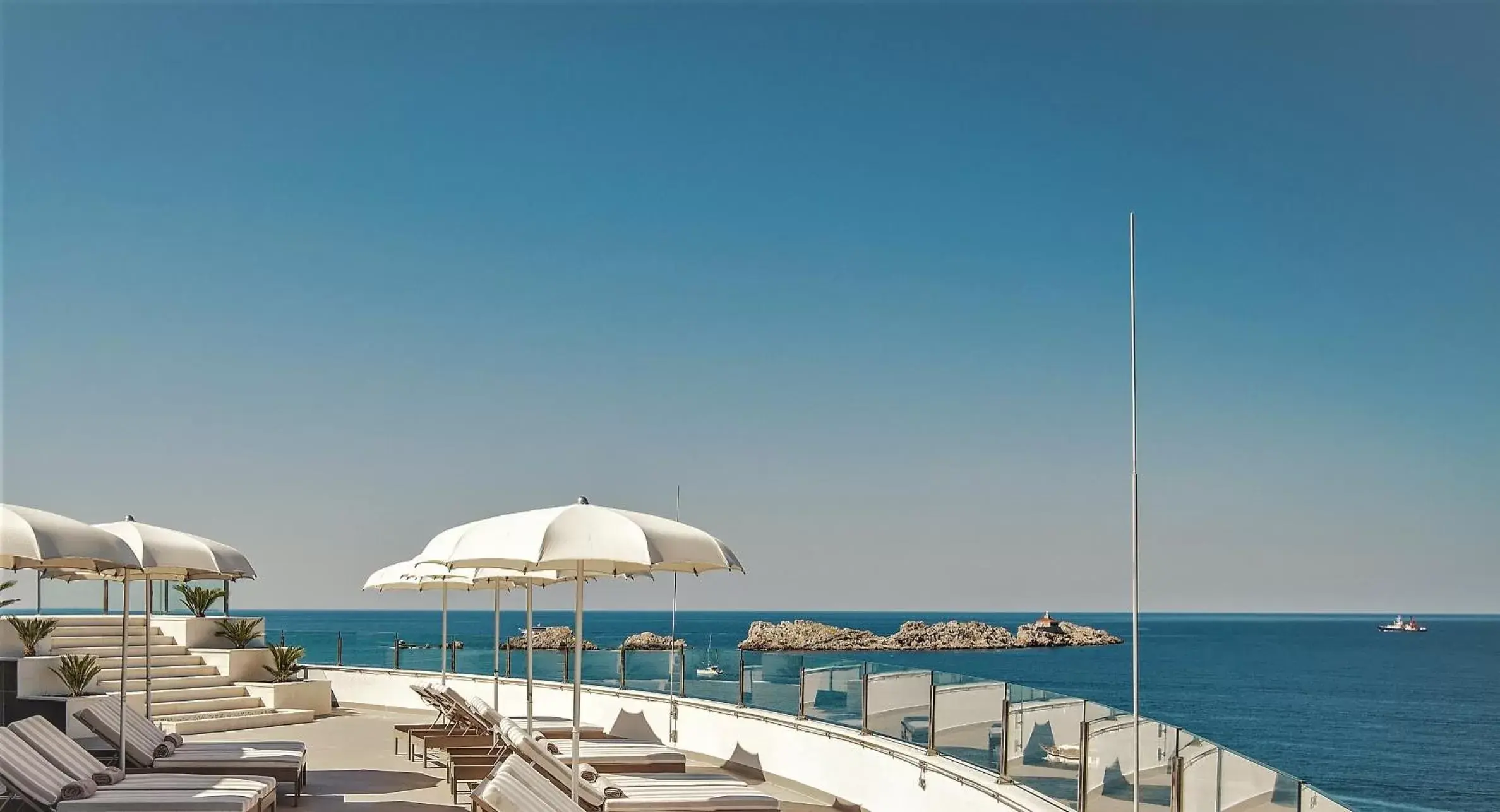 Balcony/Terrace in Royal Blue Hotel