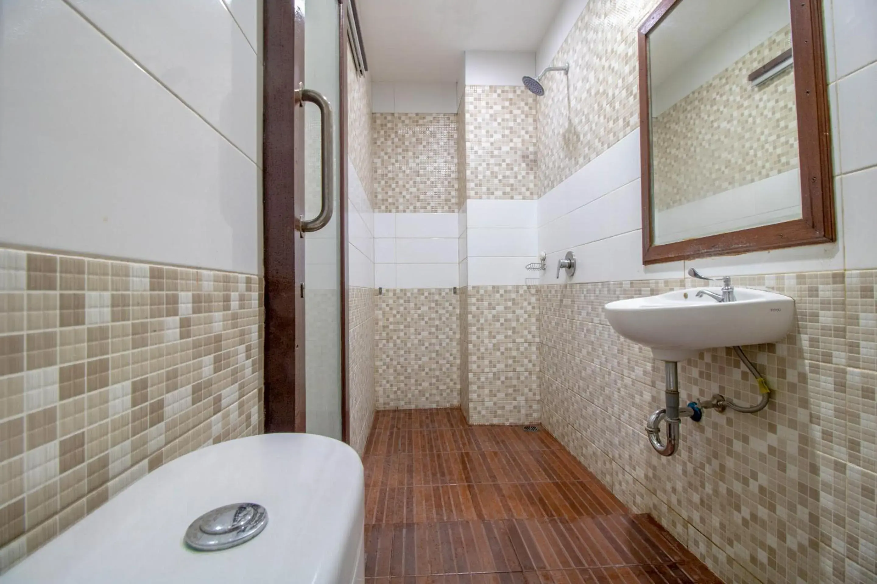 Bathroom in SUPER OYO Flagship 2688 Guntur Hotel