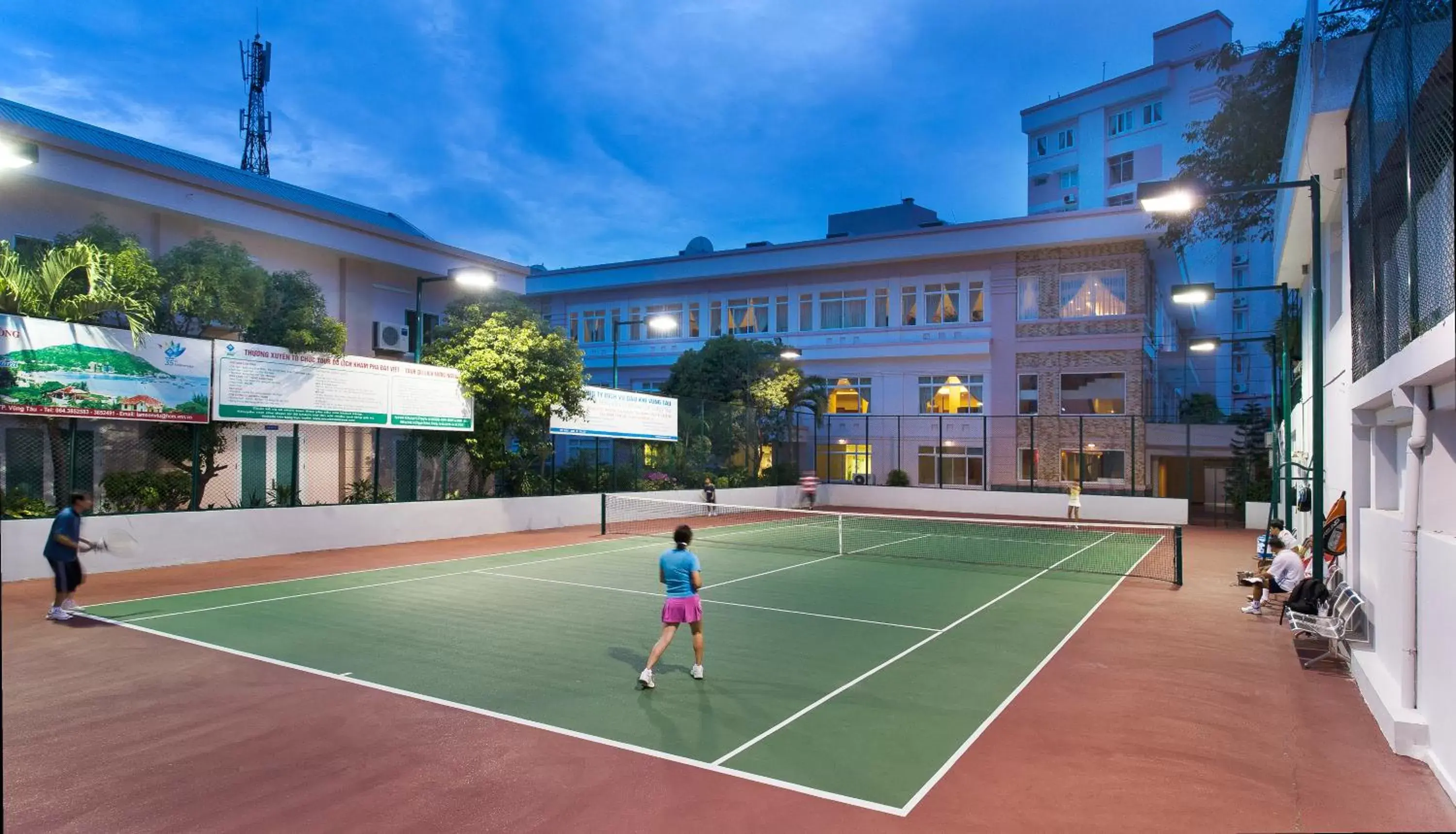 Tennis court, Property Building in Palace Hotel