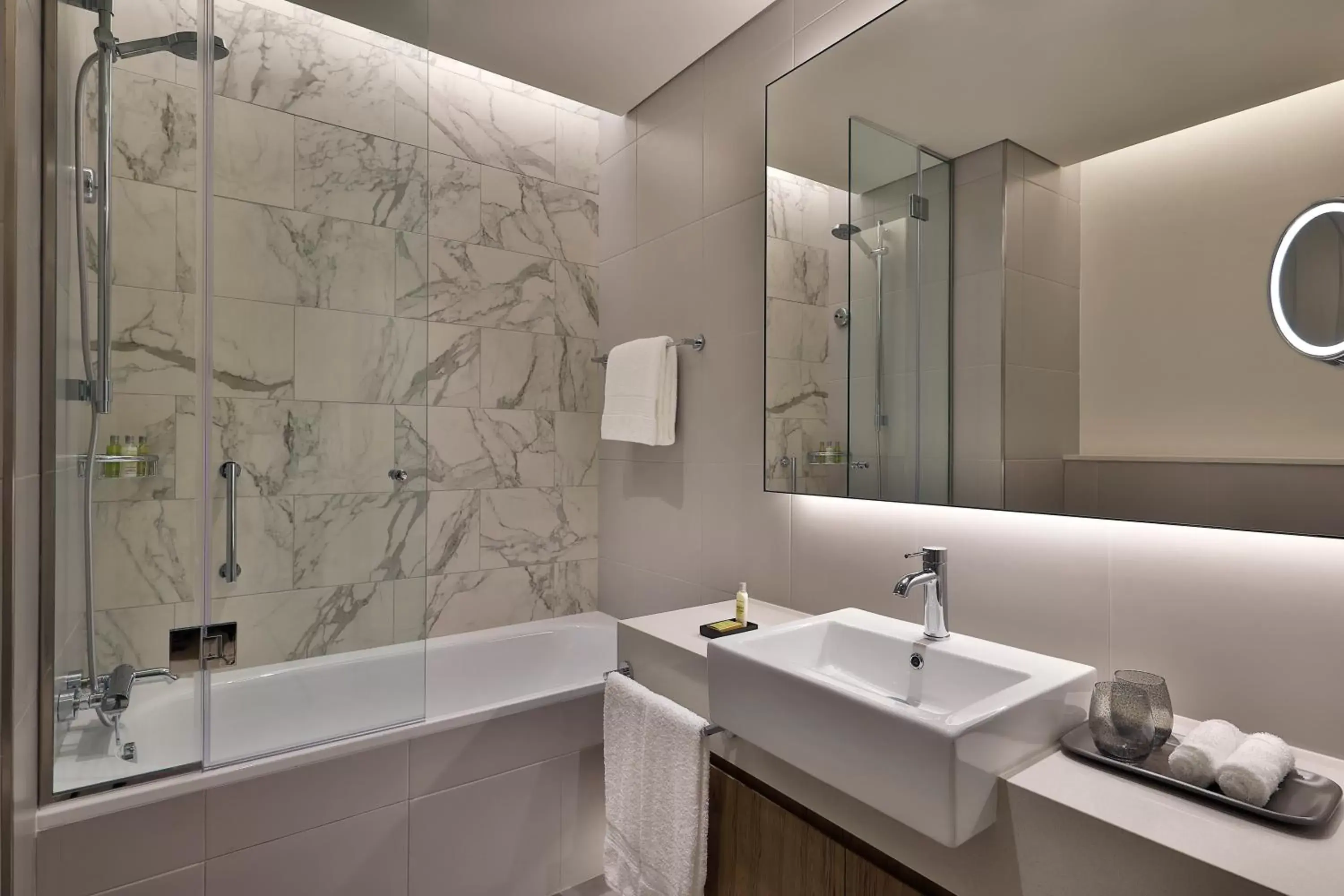 Toilet, Bathroom in Doubletree By Hilton Abu Dhabi Yas Island Residences