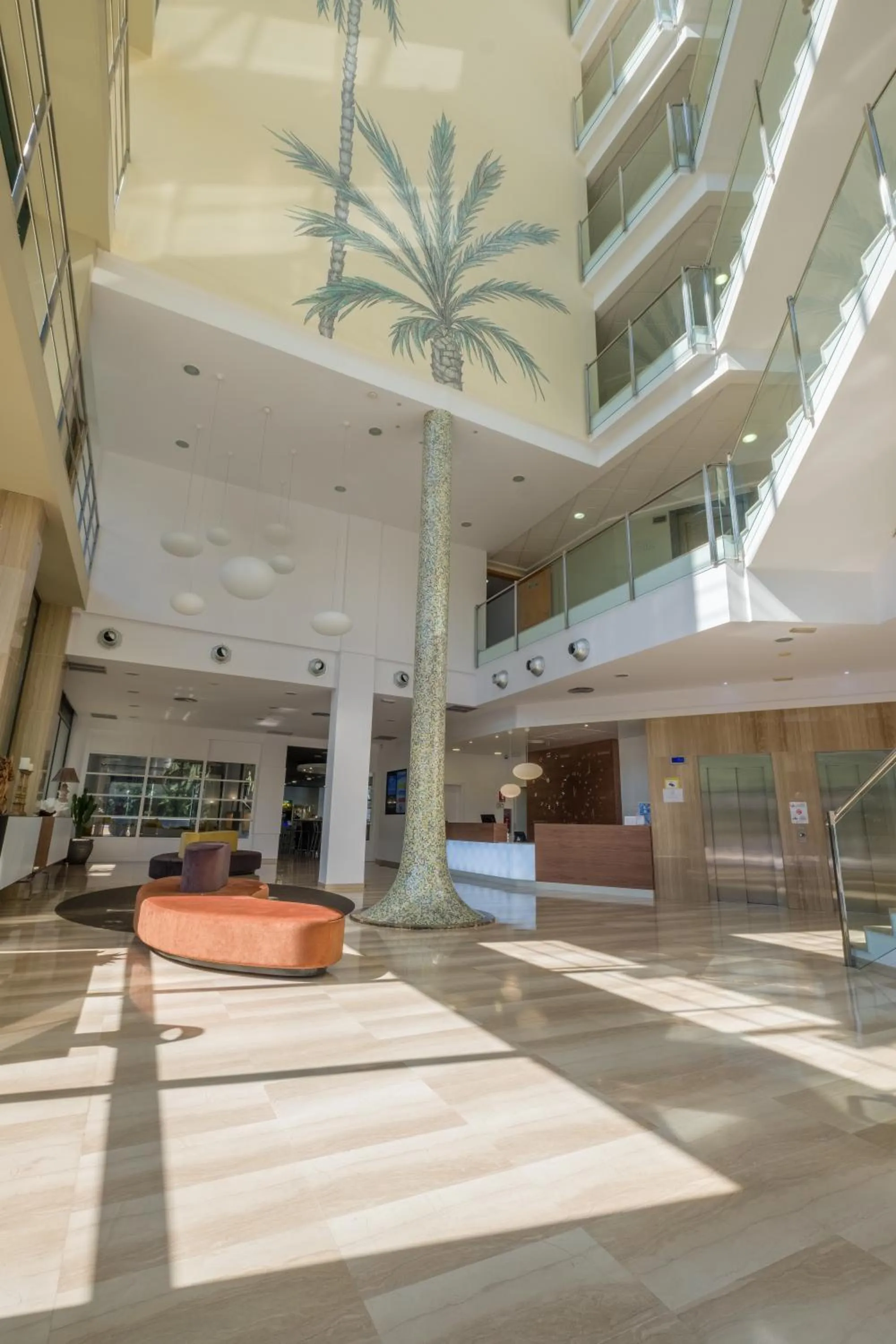 Lobby or reception in Hotel California Palace