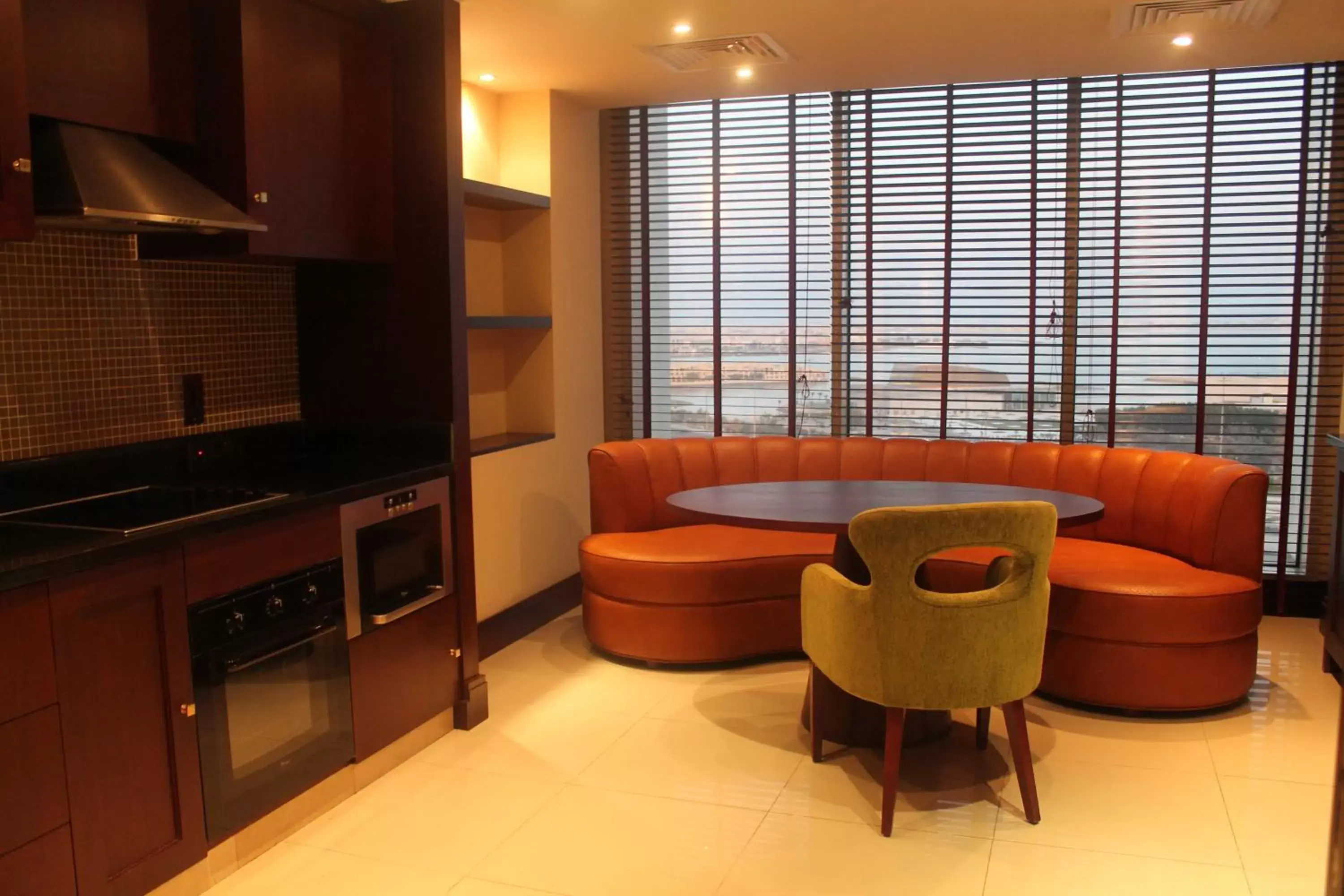 Coffee/tea facilities, Seating Area in The Diplomat Radisson Blu Hotel Residence & Spa