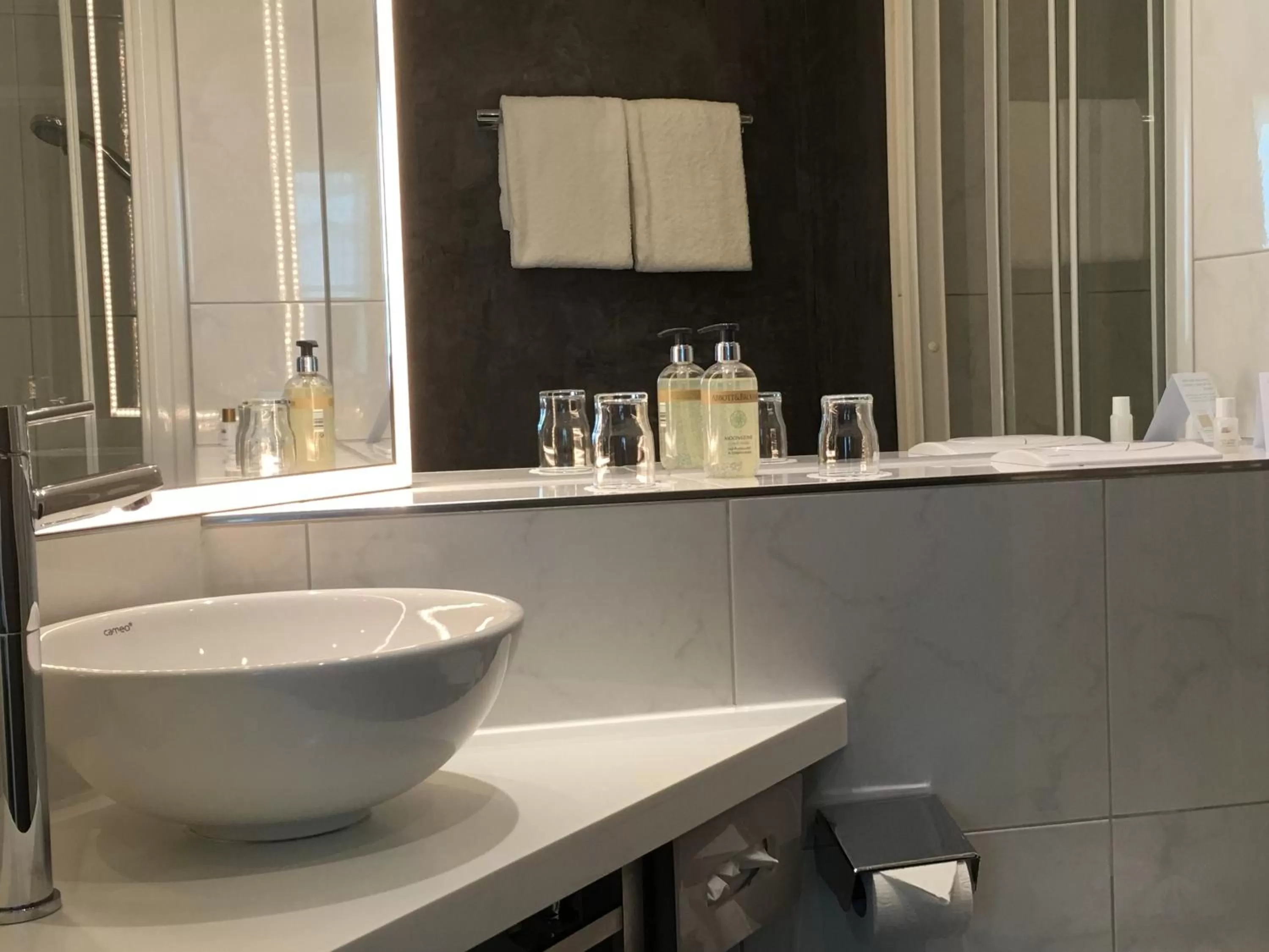 Bathroom in Boutique Hotel am Rathaus - Reblaus