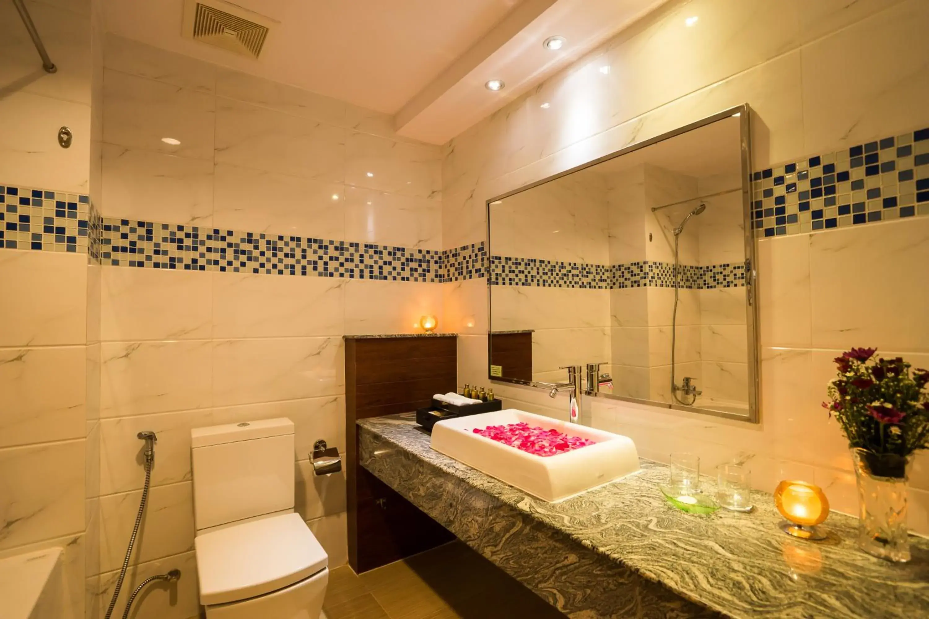 Bathroom in Best Western Green Hill Hotel