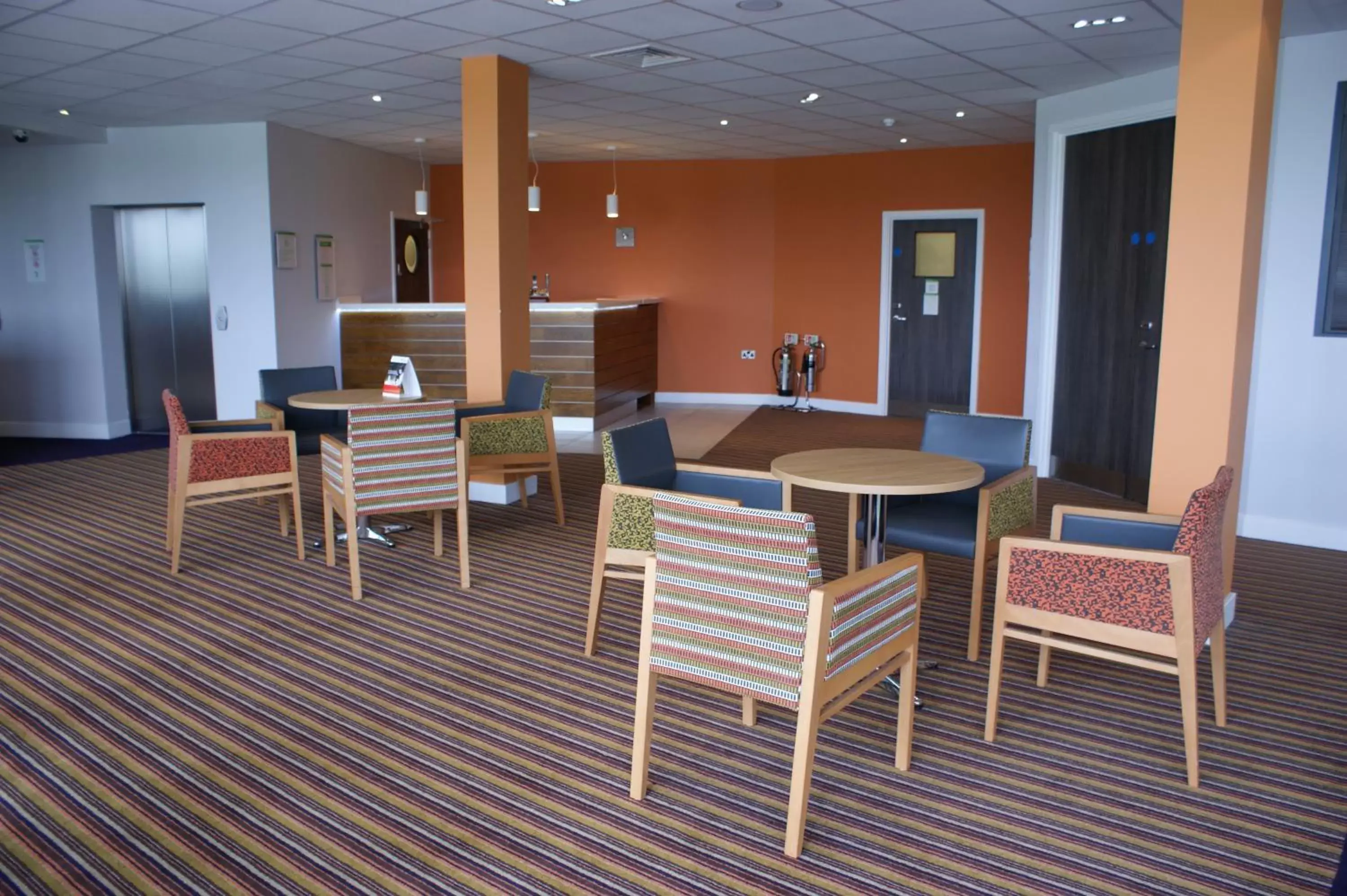 Meeting/conference room, Lounge/Bar in Holiday Inn Huntingdon Racecourse, an IHG Hotel