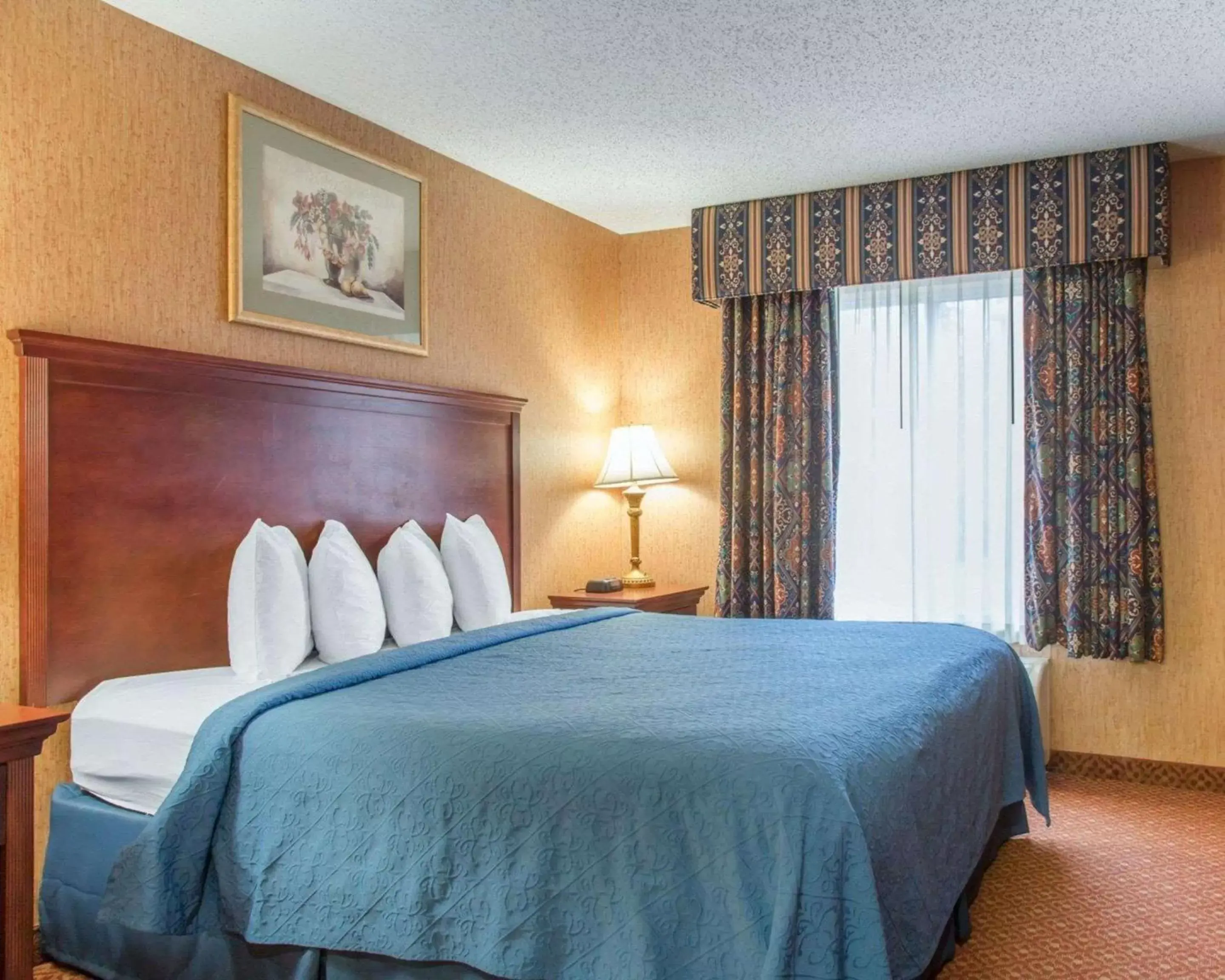 Photo of the whole room, Bed in Quality Inn & Suites Meriden