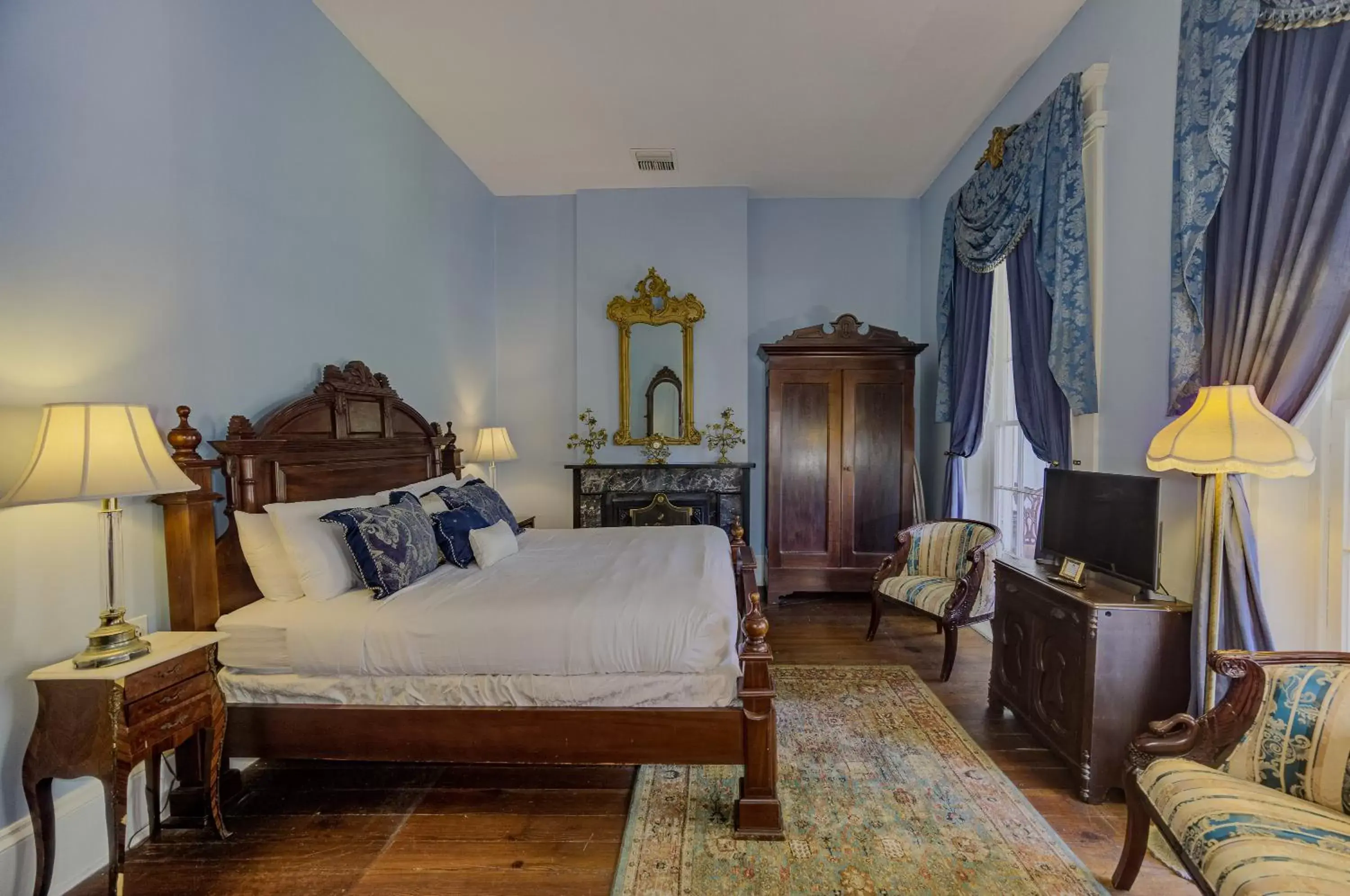 Deluxe Queen Room in The Inn at Cedar Grove