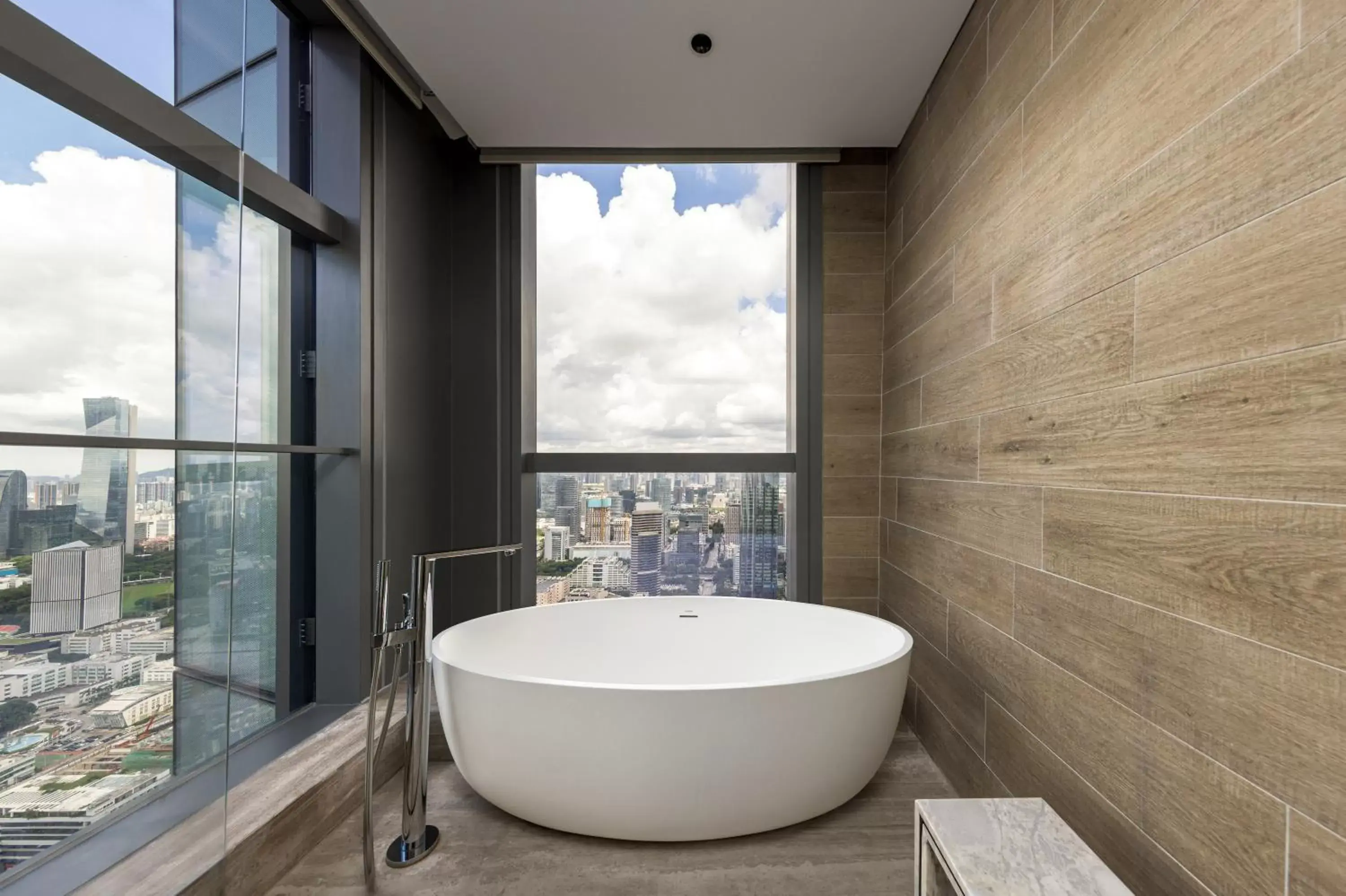 Bathroom in Renaissance Shenzhen Bay Hotel