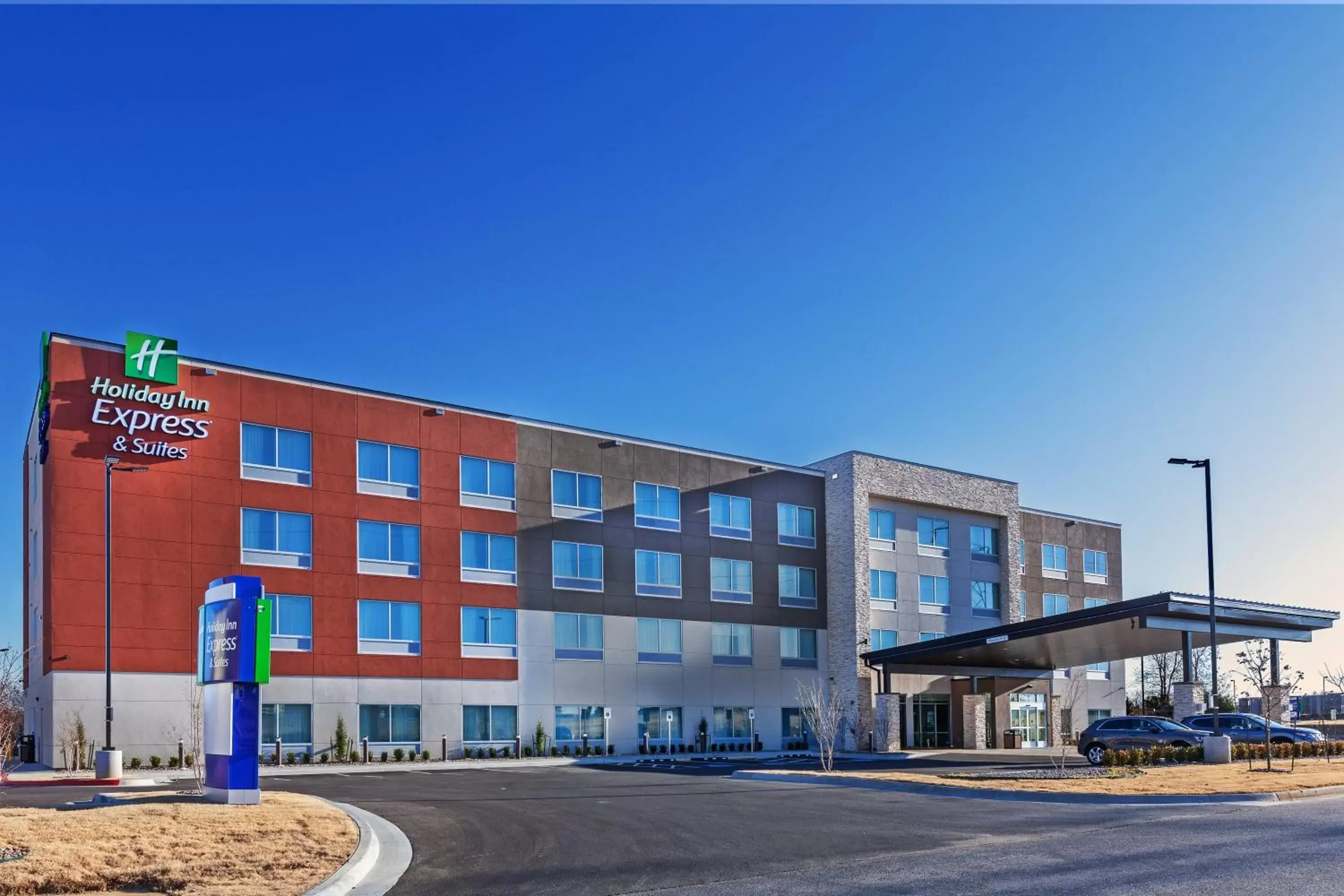 Property building in Holiday Inn Express & Suites - Tulsa Northeast - Owasso by IHG Property building in Holiday Inn Express & Suites - Tulsa Northeast - Owasso by IHG