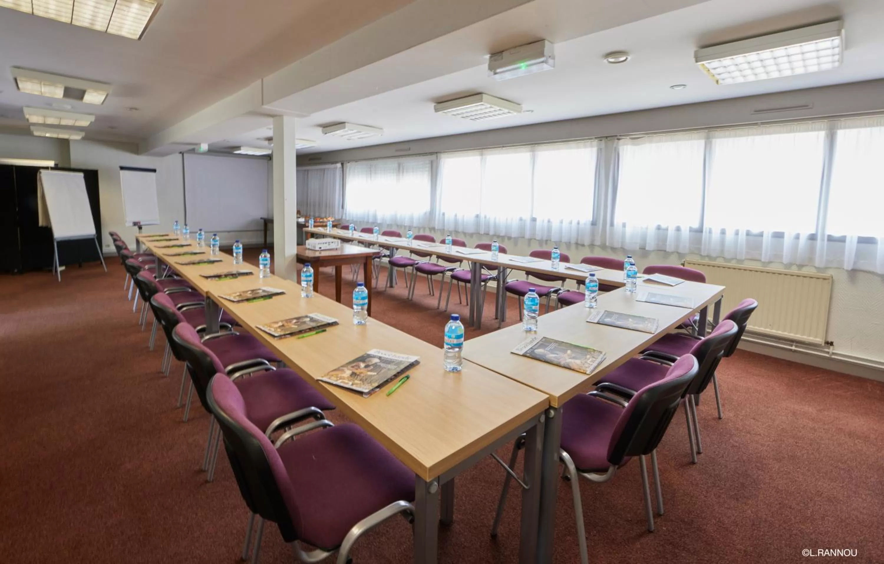 Meeting/conference room in Logis Hotel, restaurant et spa Le Relais De Broceliande
