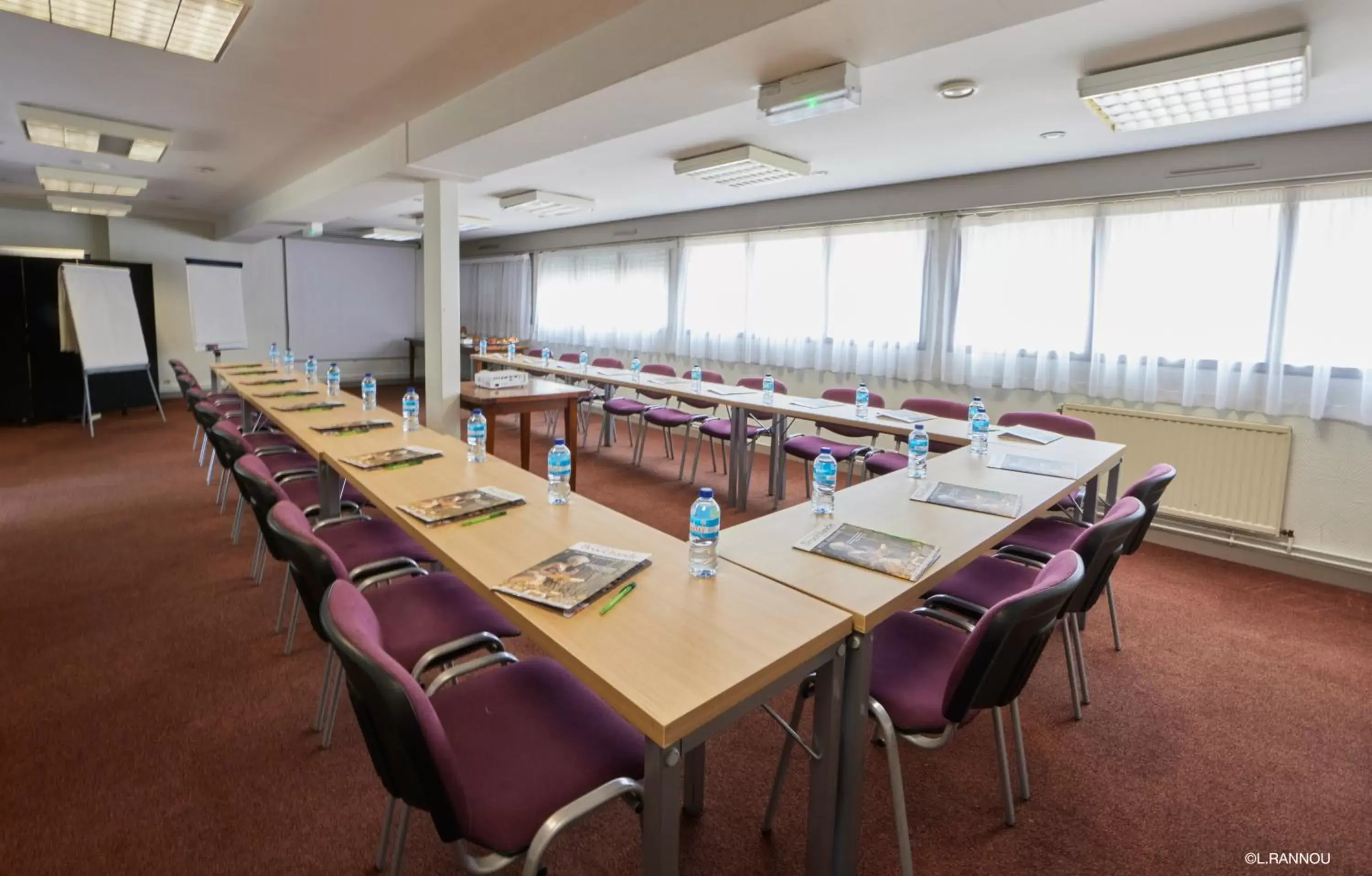 Meeting/conference room in Logis Hotel, restaurant et spa Le Relais De Broceliande