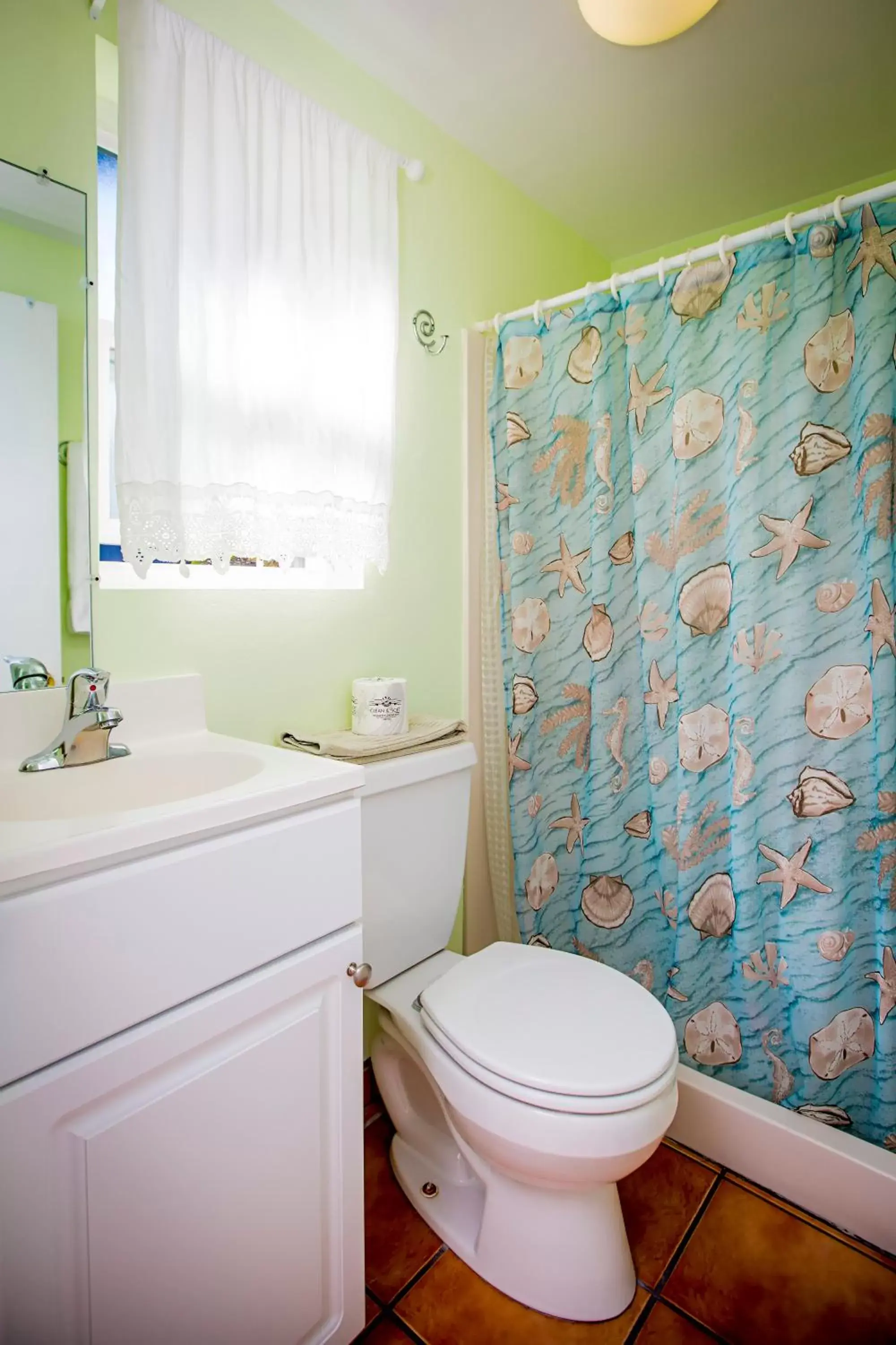 Shower, Bathroom in Leucadia Beach Inn