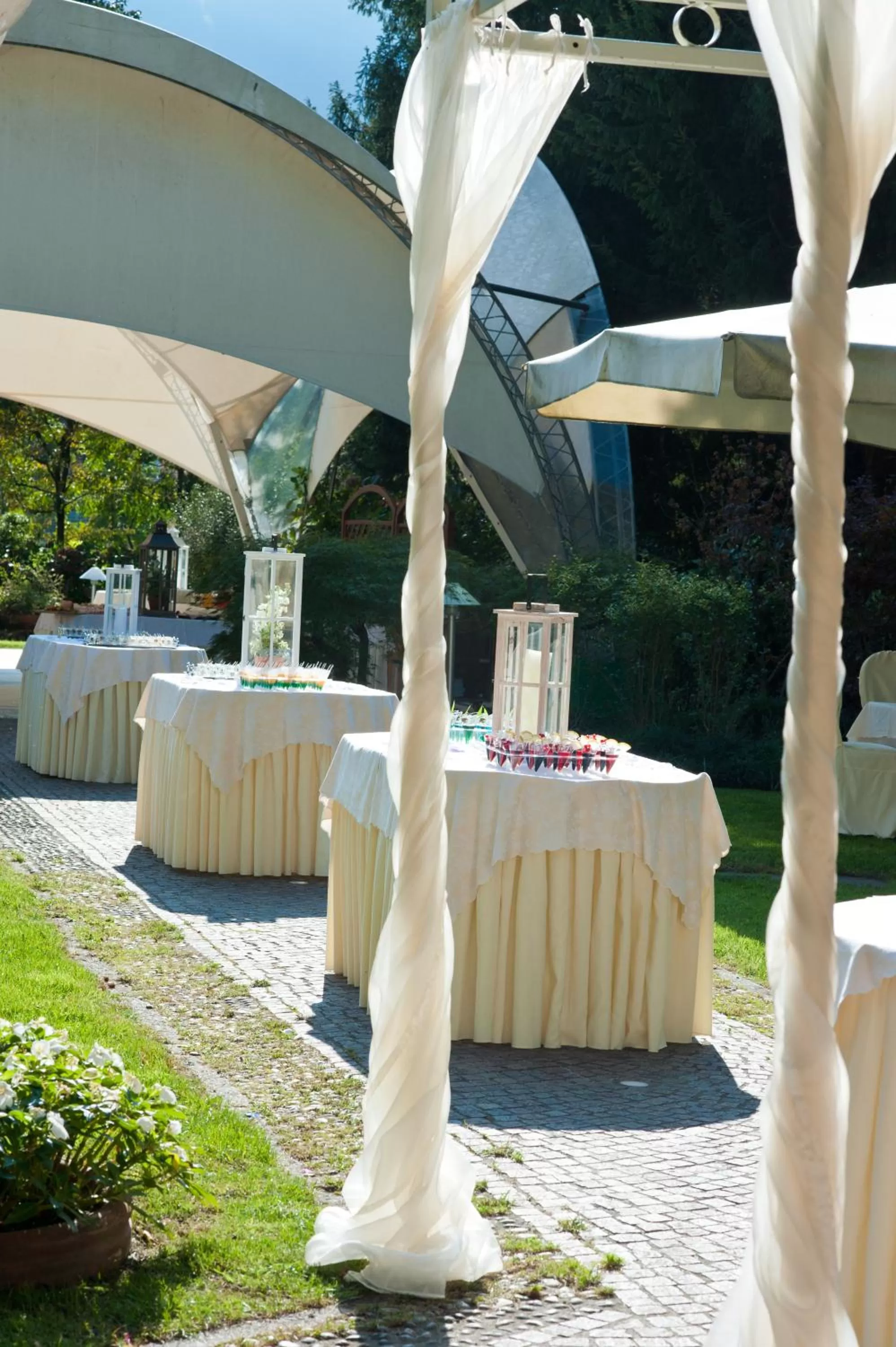 Restaurant/places to eat in Hotel 2 Magnolie