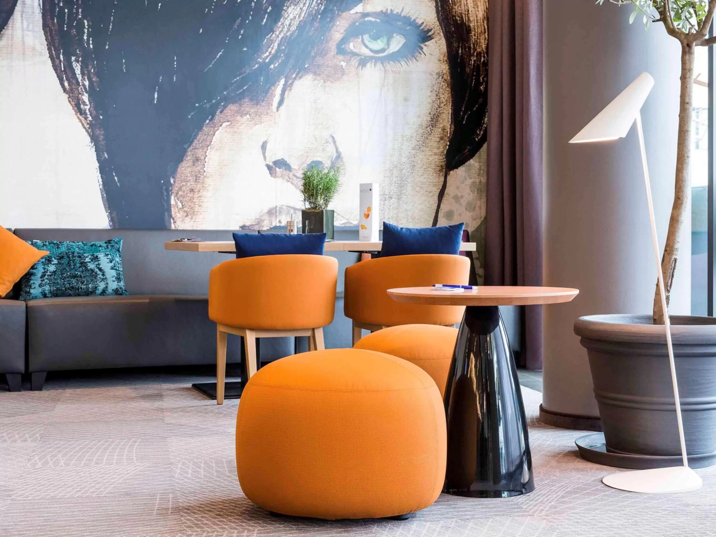 Lounge or bar in Novotel München Messe