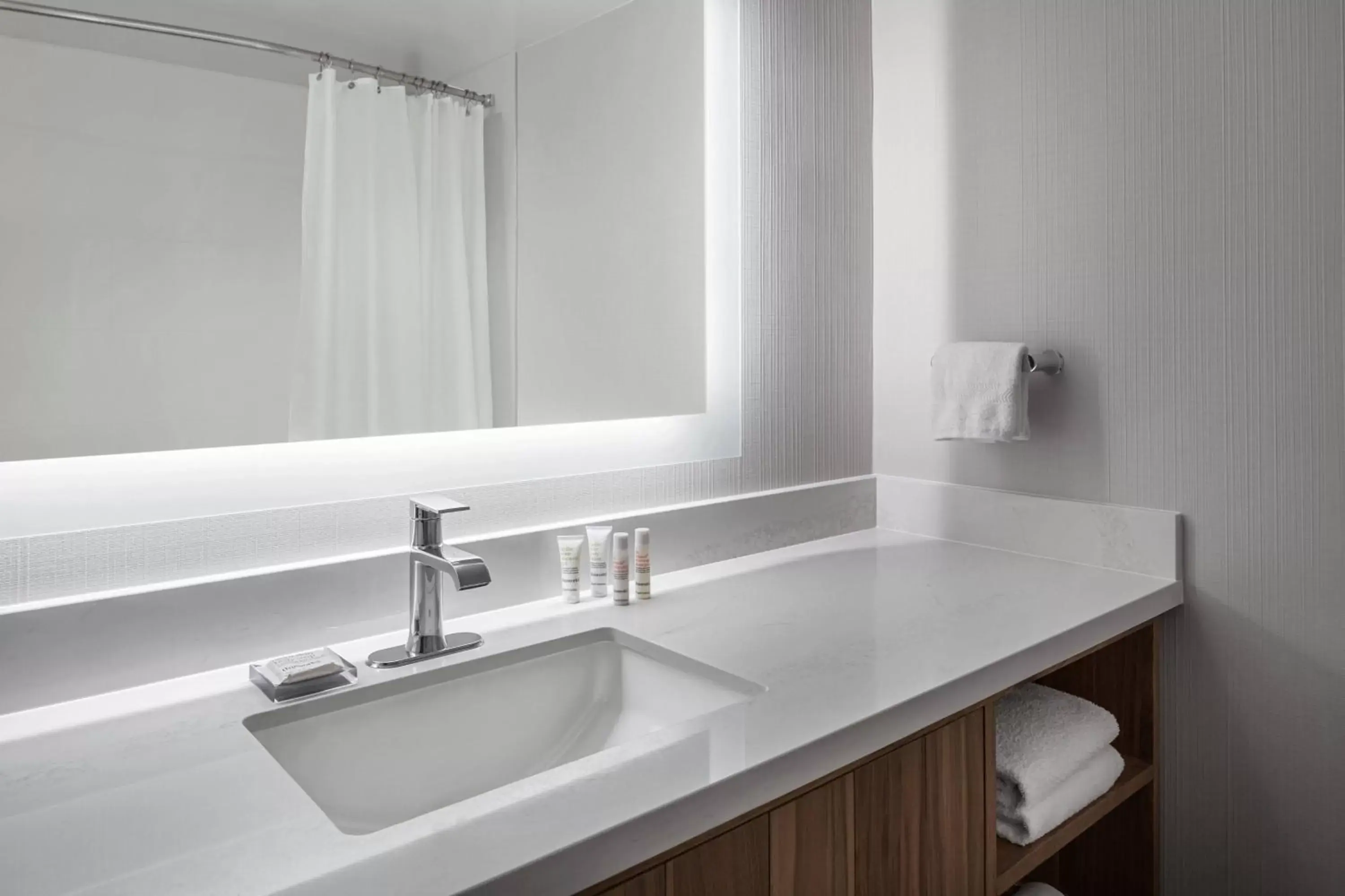 Double Room with Two Double Beds in Pleasanton Marriott Double Room with Two Double Beds in Pleasanton Marriott