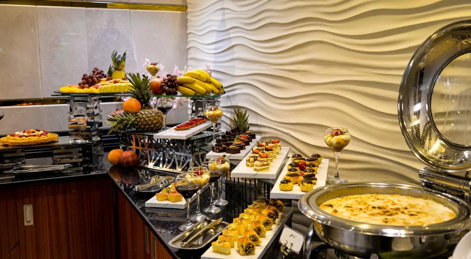 Restaurant/places to eat in Crown Town Hotel Restaurant/places to eat in Crown Town Hotel