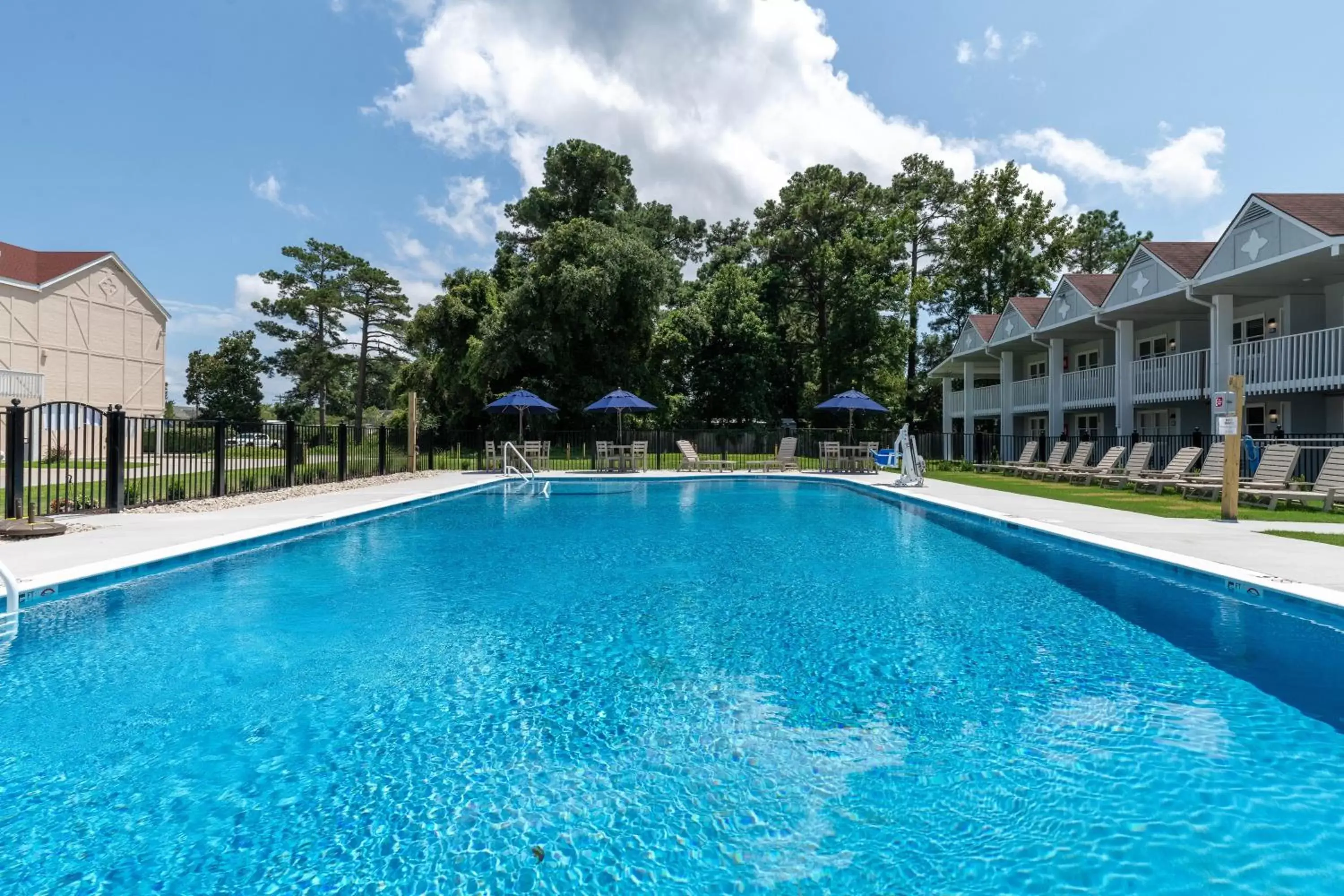 Swimming Pool in Hotel Manteo