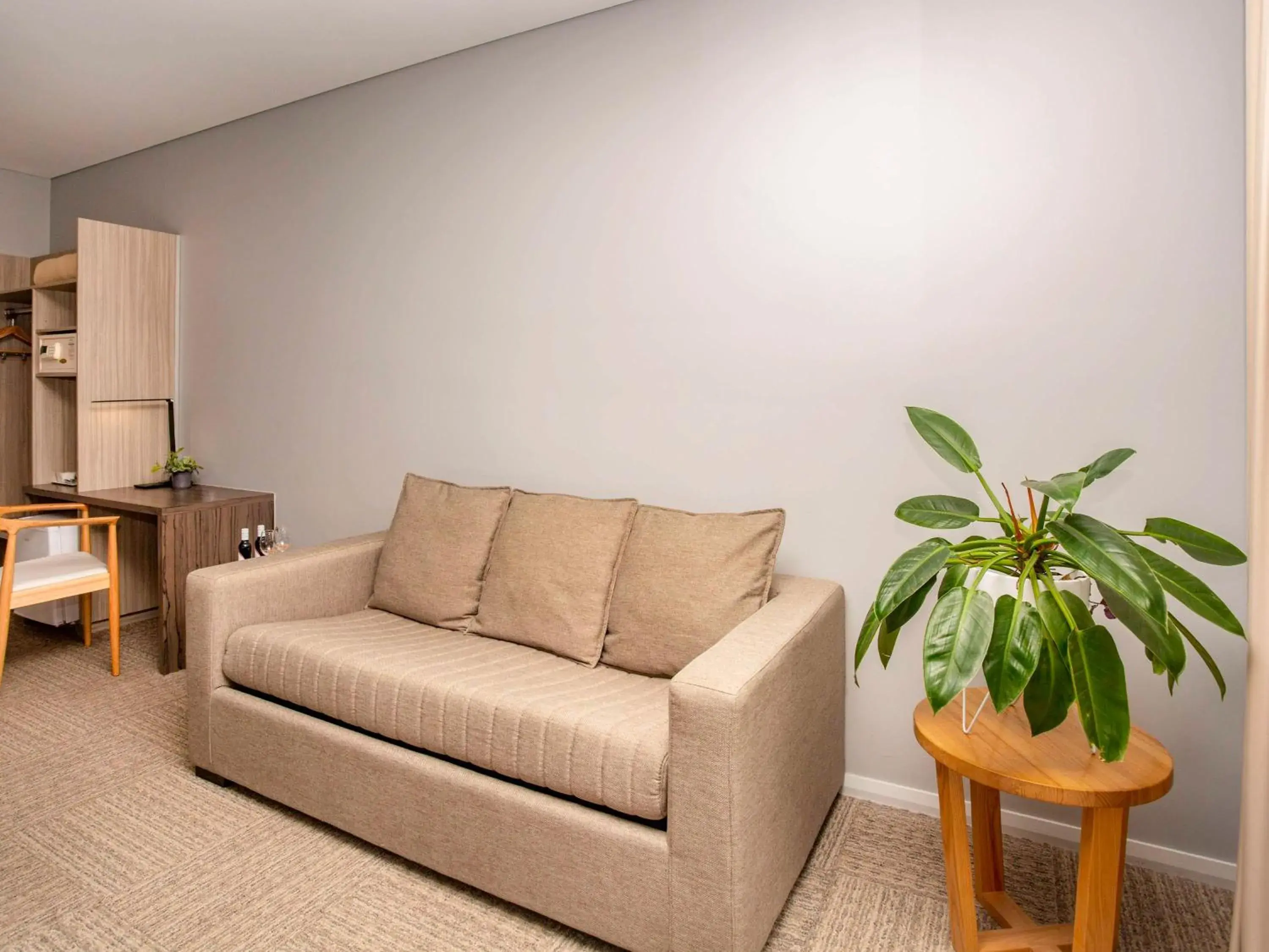 Bedroom, Seating Area in Ibis Styles The Entrance