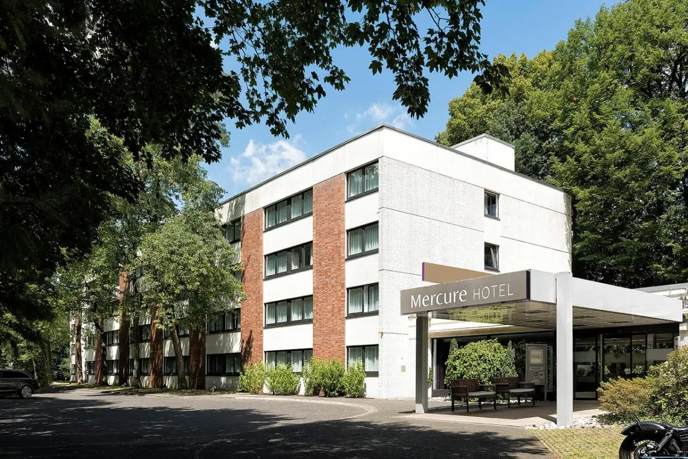 Facade/entrance, Property Building in Mercure Hotel Bielefeld Johannisberg