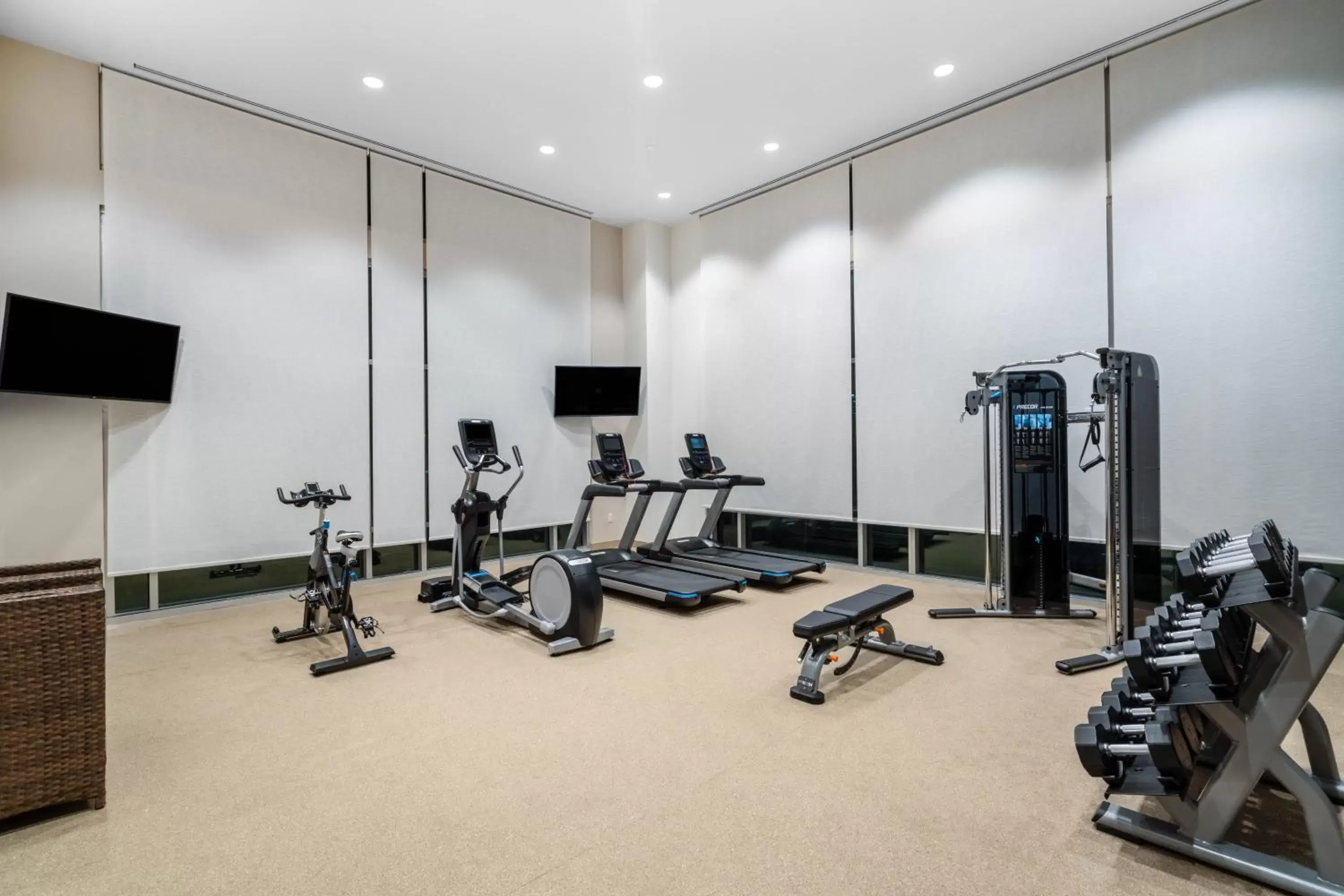 Fitness centre/facilities, Fitness Center/Facilities in La Quinta Inn & Suites by Wyndham Nashville Downtown Stadium