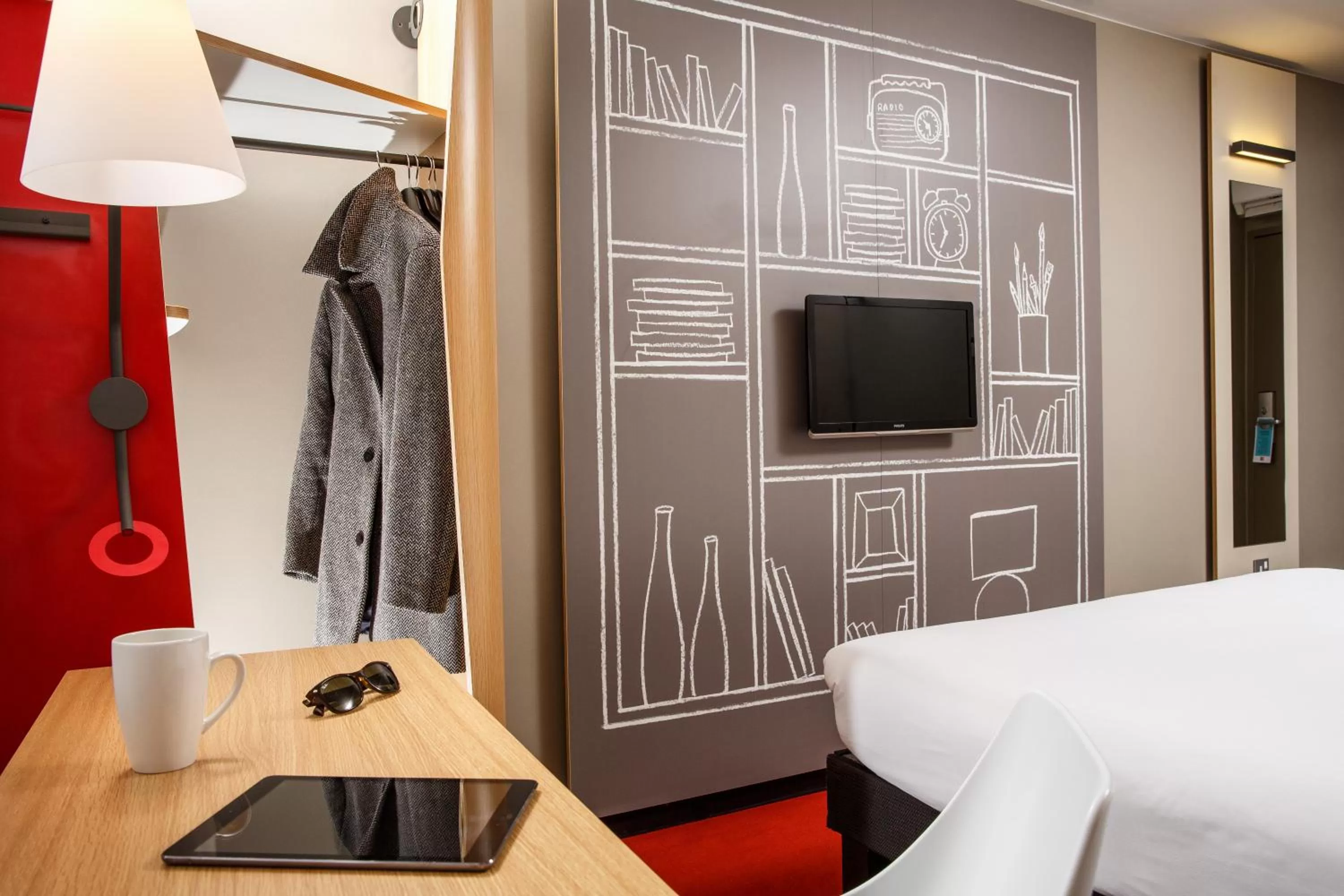 Bed in ibis Glasgow City Centre – Sauchiehall St