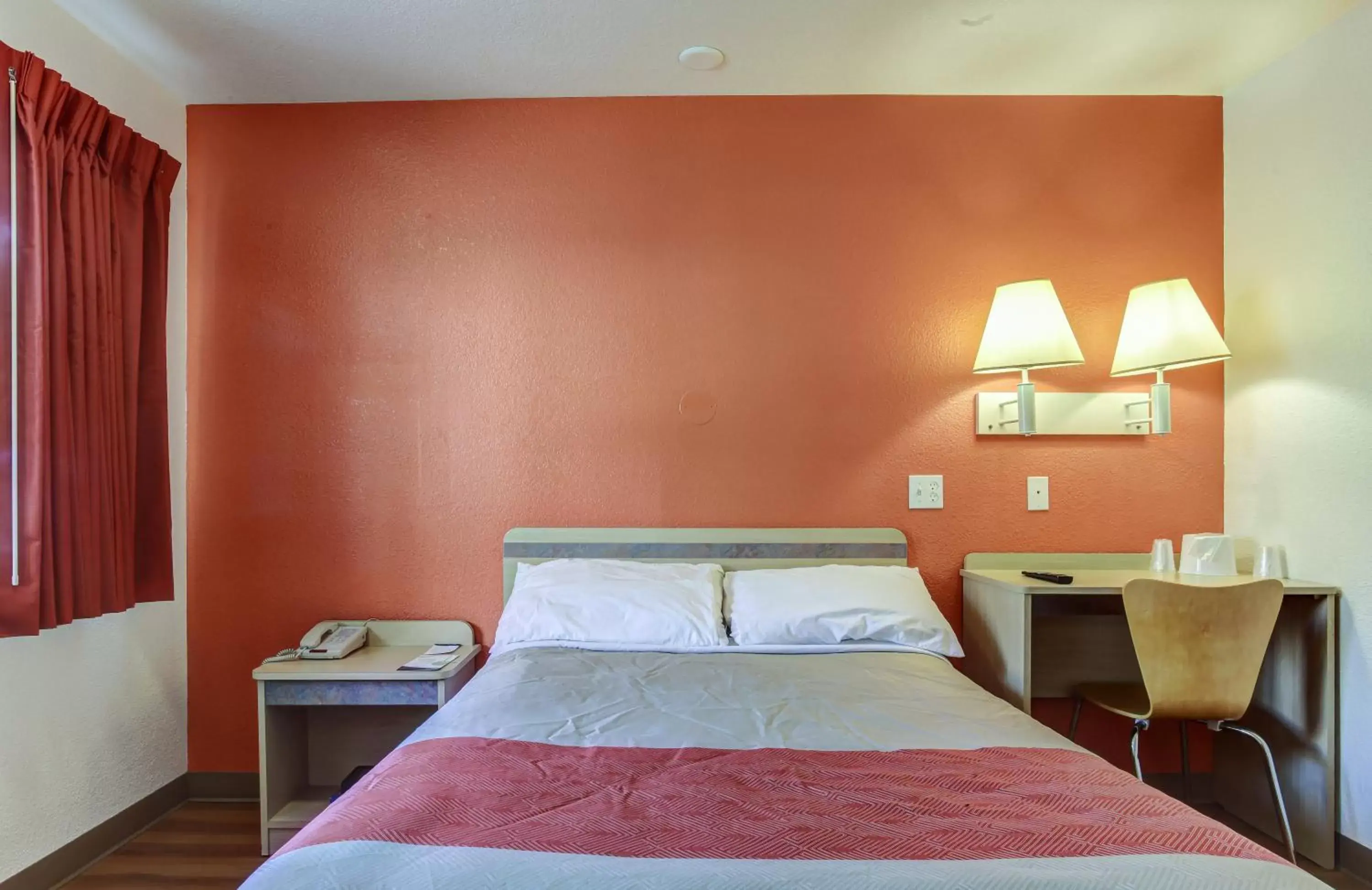 Bedroom, Bed in Motel 6-Grants Pass, OR Bedroom, Bed in Motel 6-Grants Pass, OR