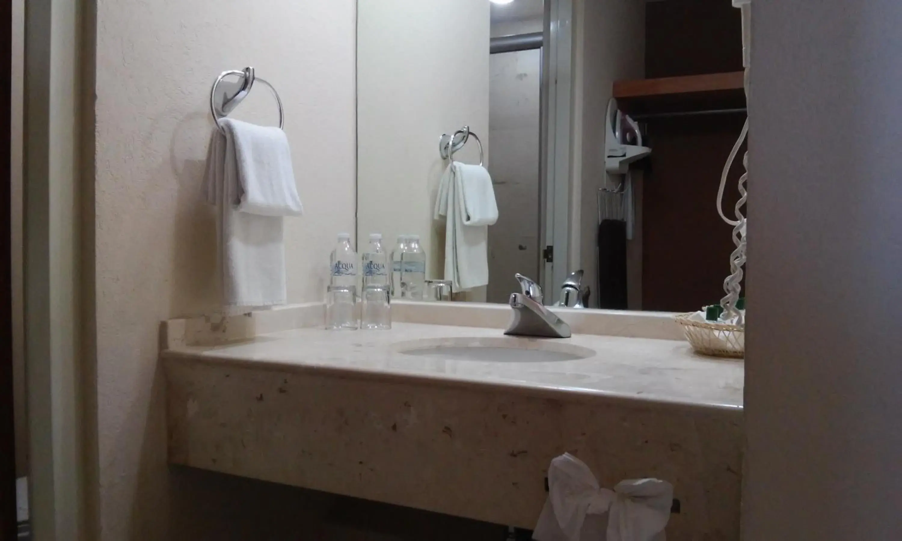 Bathroom in Balajú Hotel & Suites