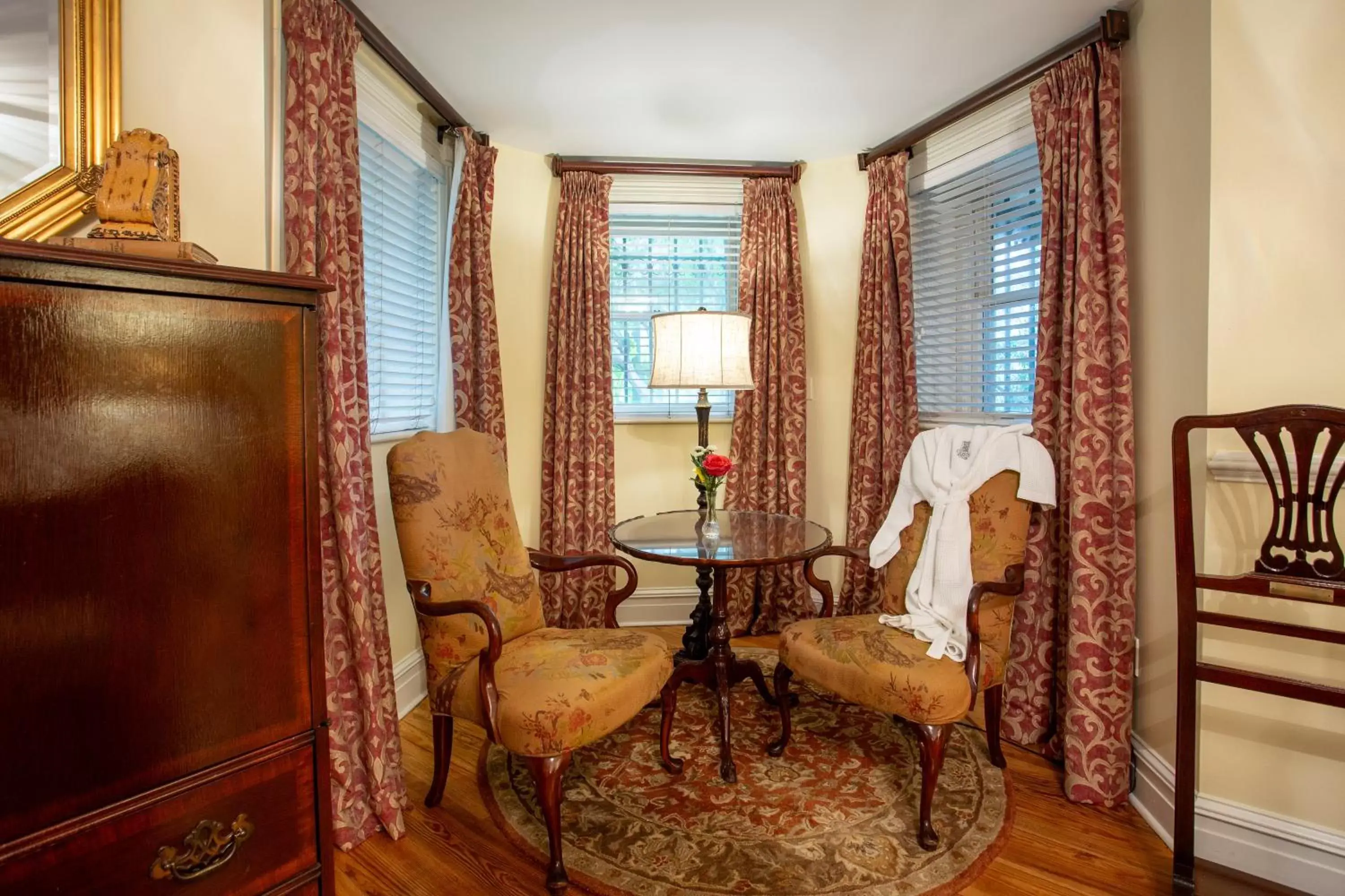 Bedroom, Seating Area in Kehoe House, Historic Inns of Savannah Collection