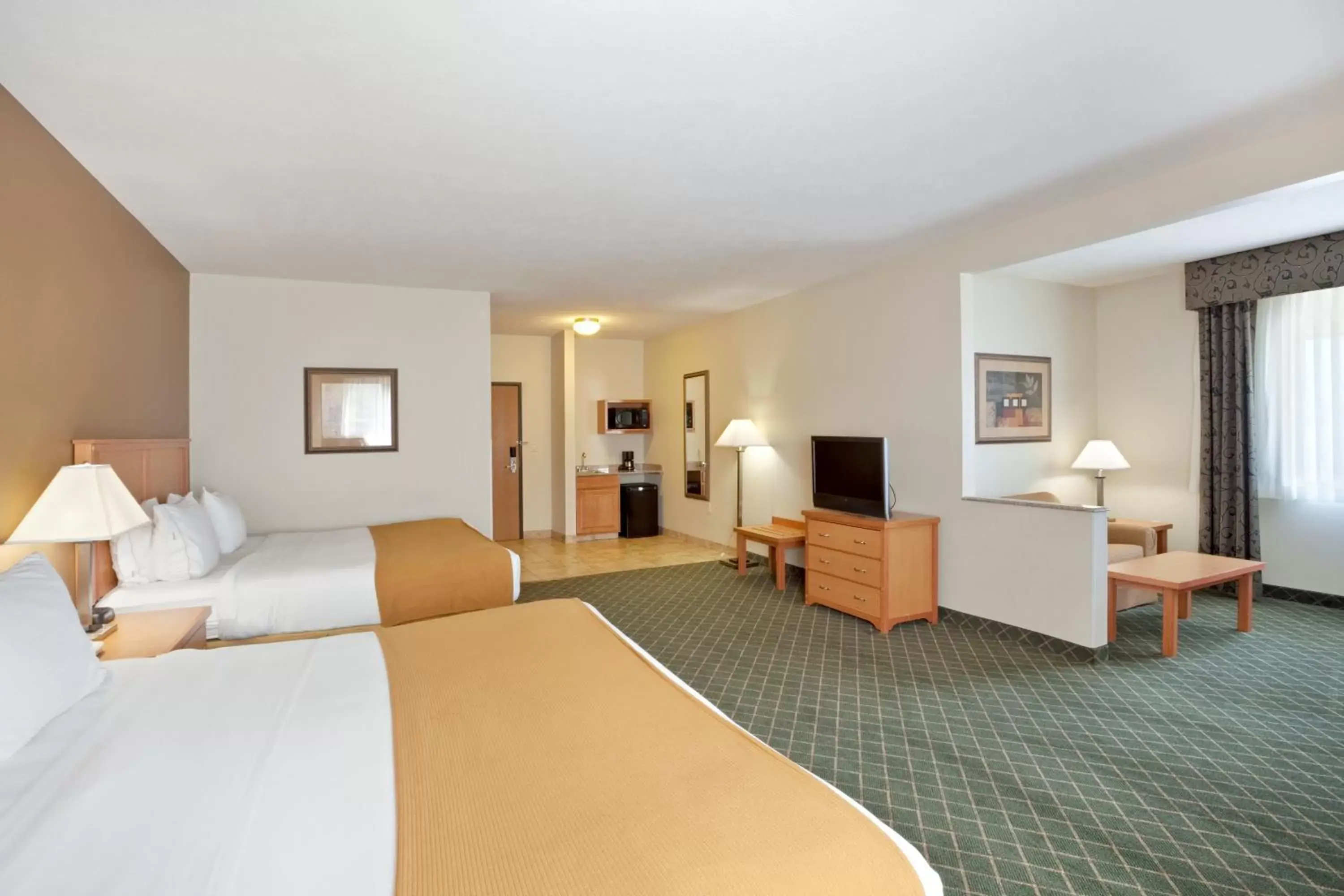 Photo of the whole room, Bed in Holiday Inn Express Hotel & Suites Lincoln South, an IHG Hotel
