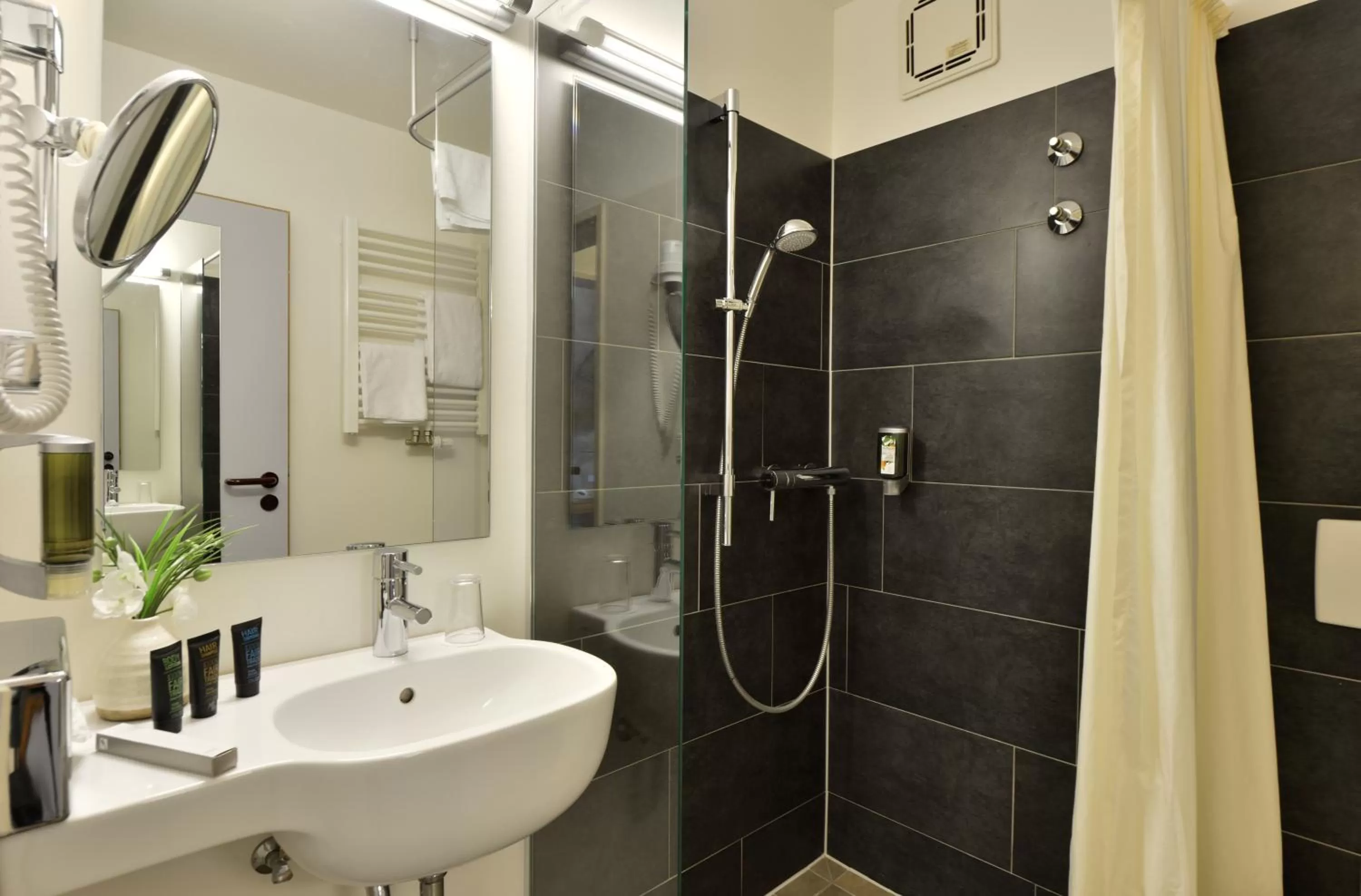 Bathroom in Landhotel Schnuck