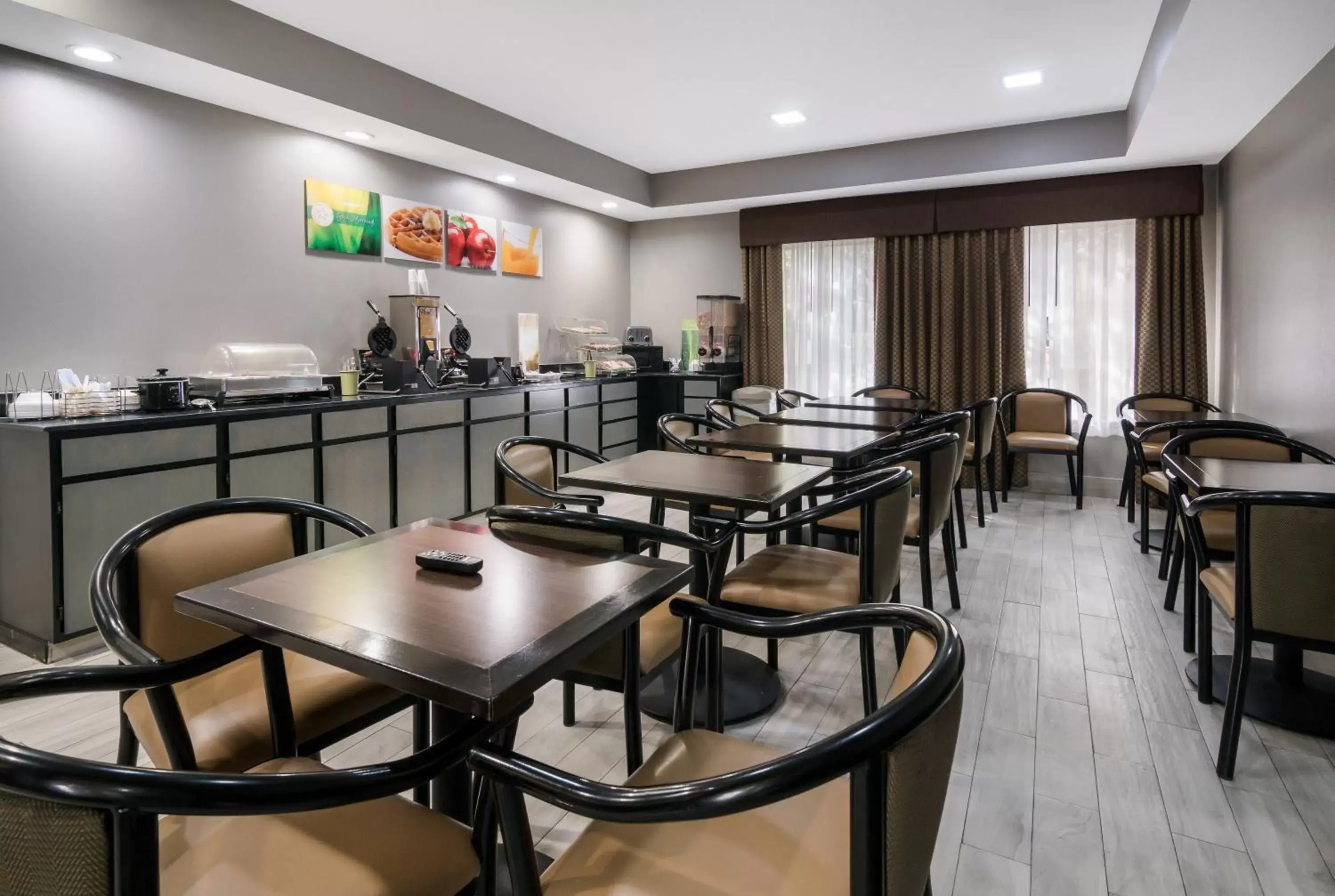 Breakfast, Restaurant/Places to Eat in Quality Inn & Suites Granbury