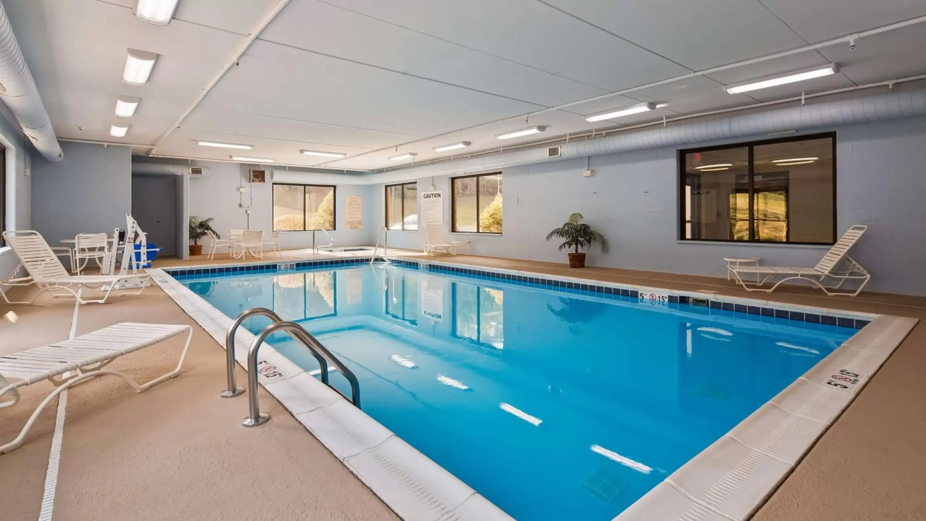 On site, Swimming Pool in Best Western Plus Louisa On site, Swimming Pool in Best Western Plus Louisa