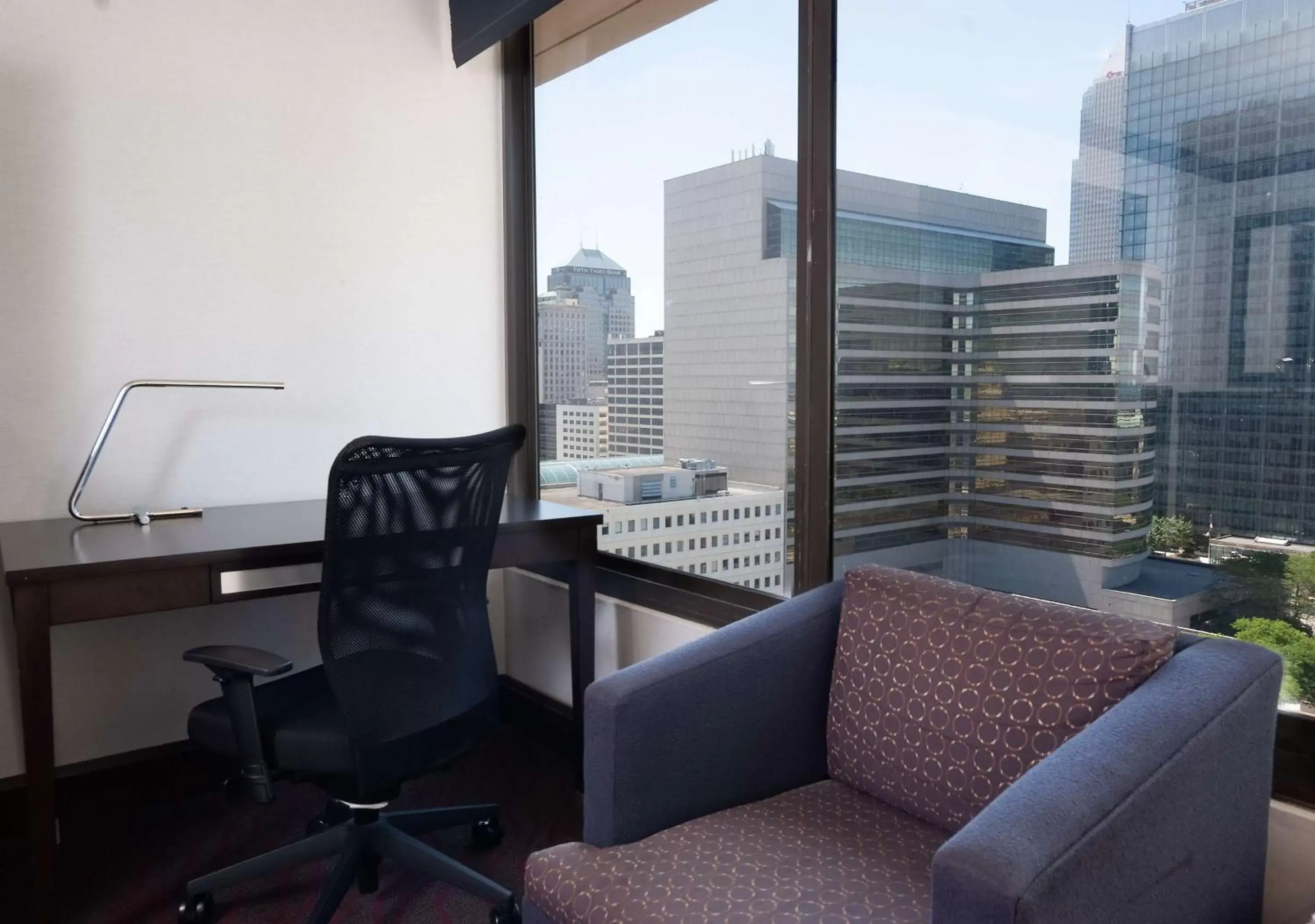 Bedroom in DoubleTree by Hilton Hotel Cleveland Downtown - Lakeside