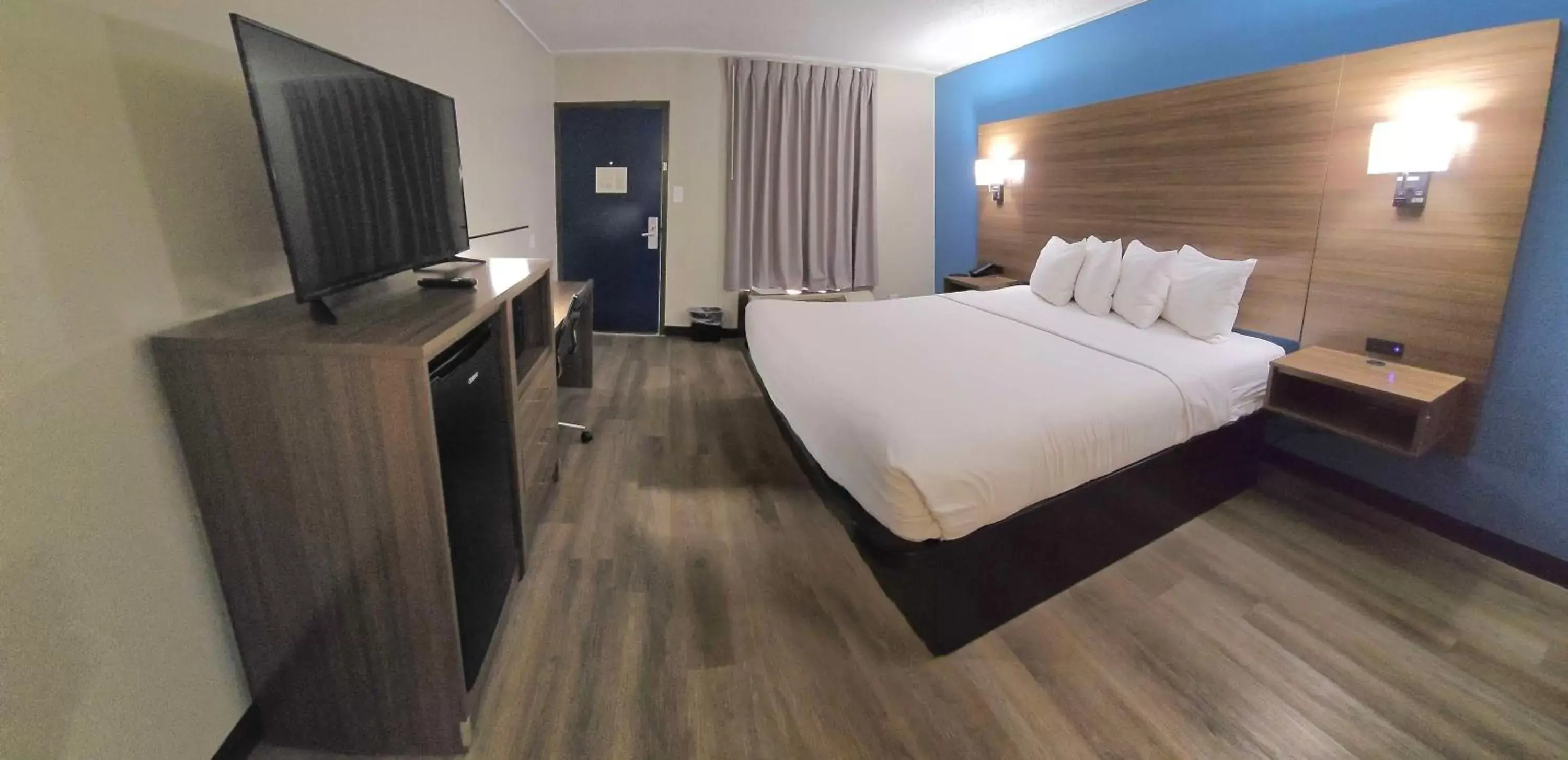 Bedroom, Bed in SureStay by Best Western Victoria