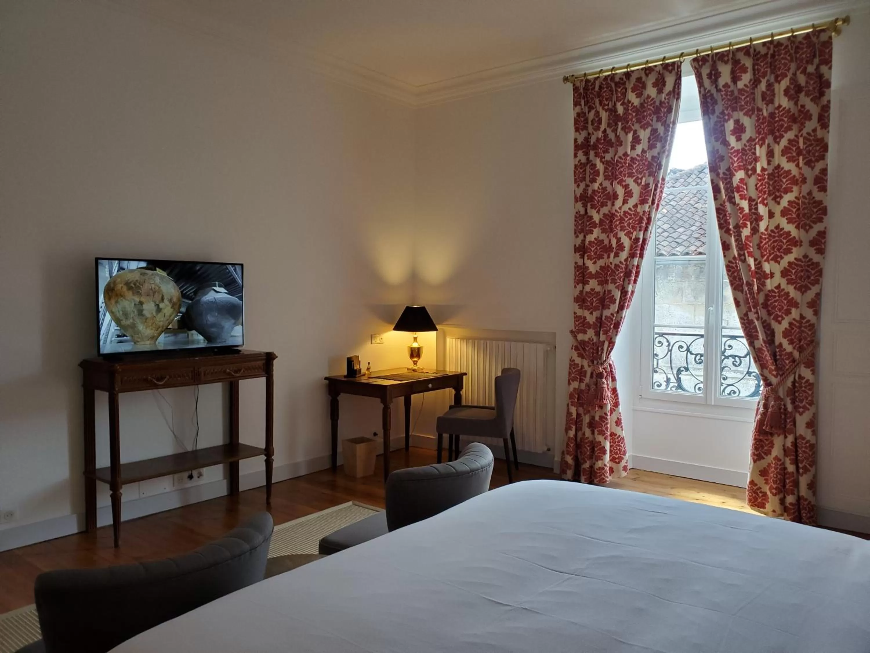 TV and multimedia, Bed in Logis des Tourelles