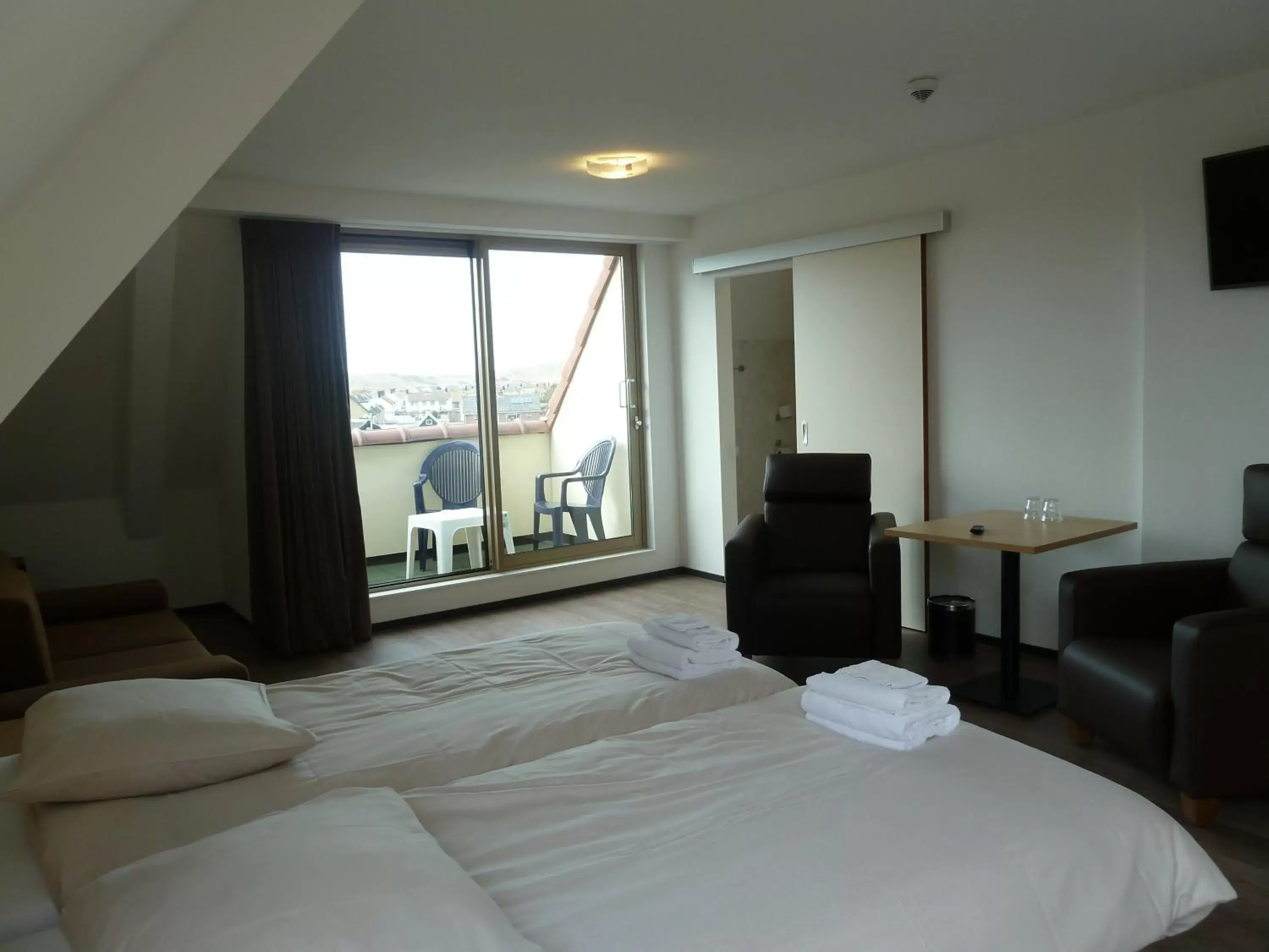 Photo of the whole room, Bed in Hotel het Zwaantje