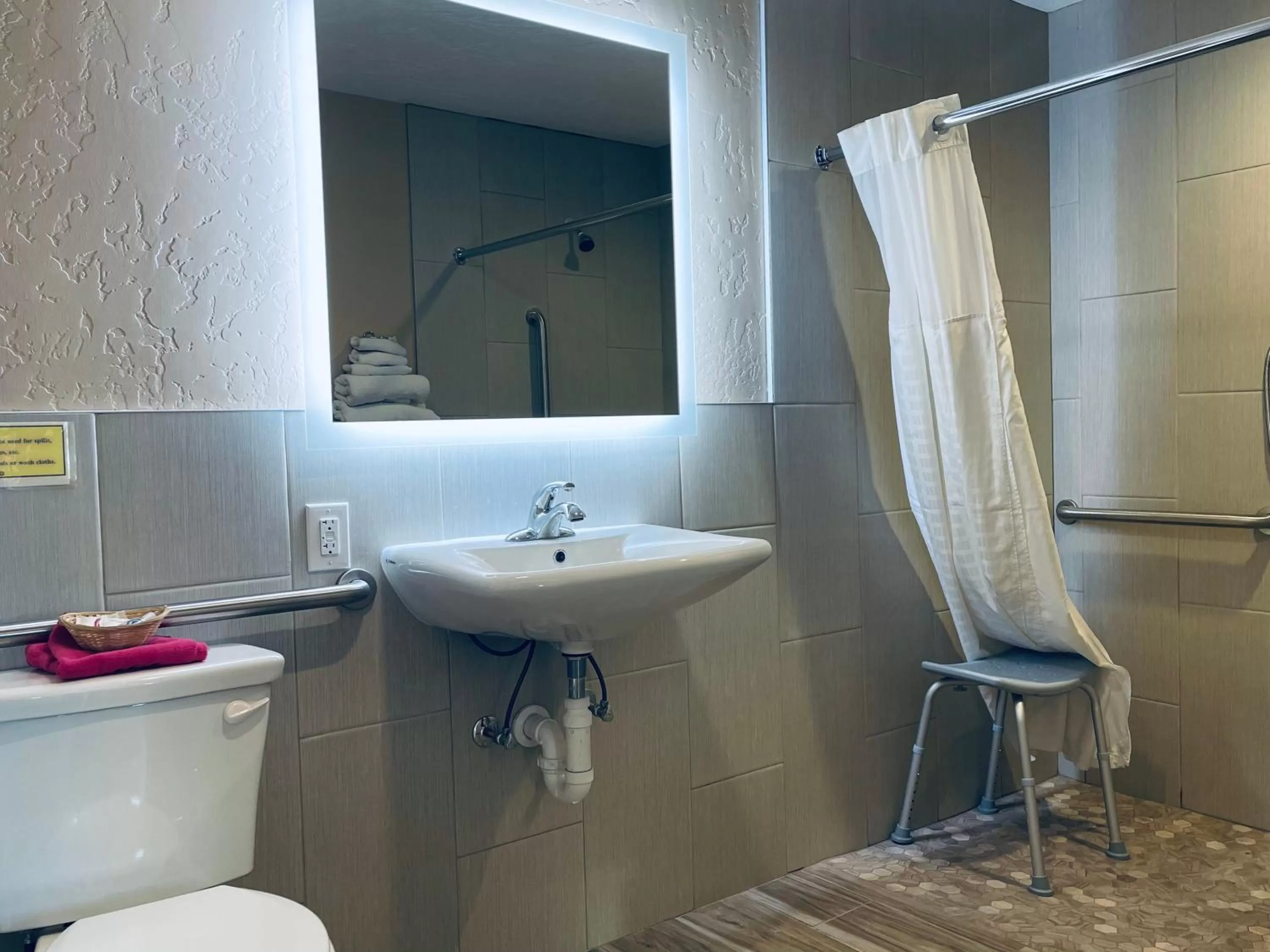 Bathroom in Century 21 Motel